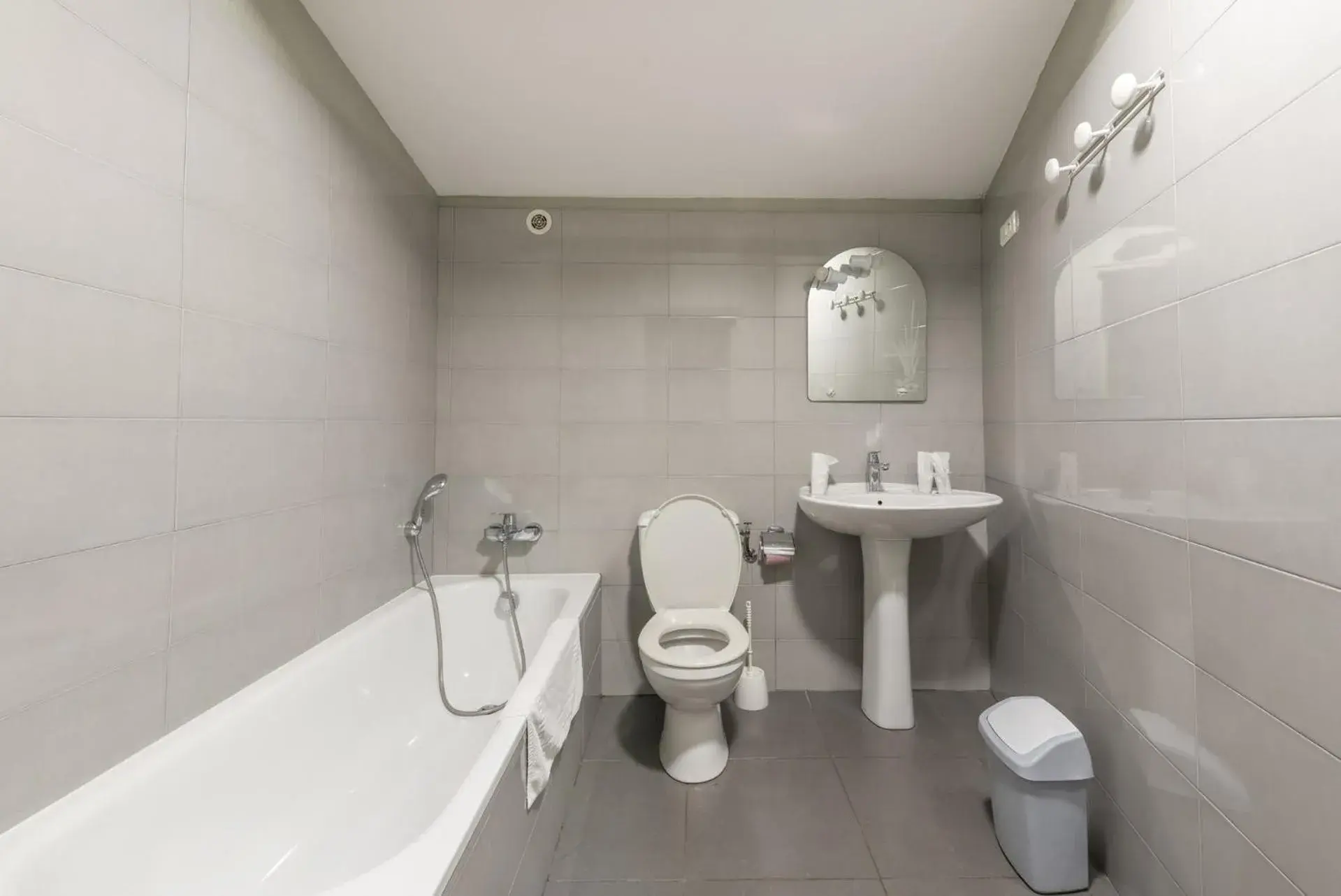 Bathroom in Hôtel du Rocher