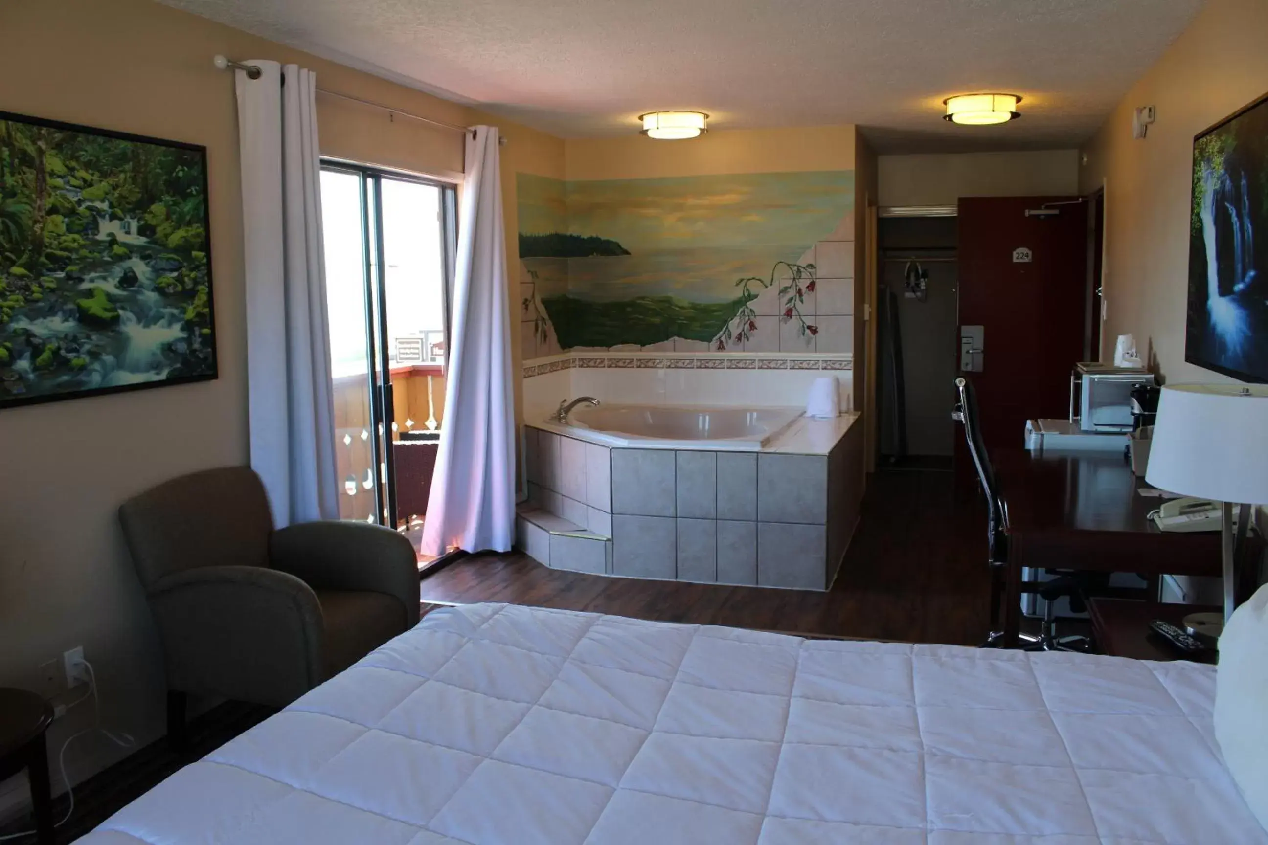 Superior King Studio Suite with Ocean View - Non-Smoking in Ramada by Wyndham Campbell River