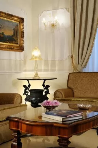 Seating area in Hotel Eliseo