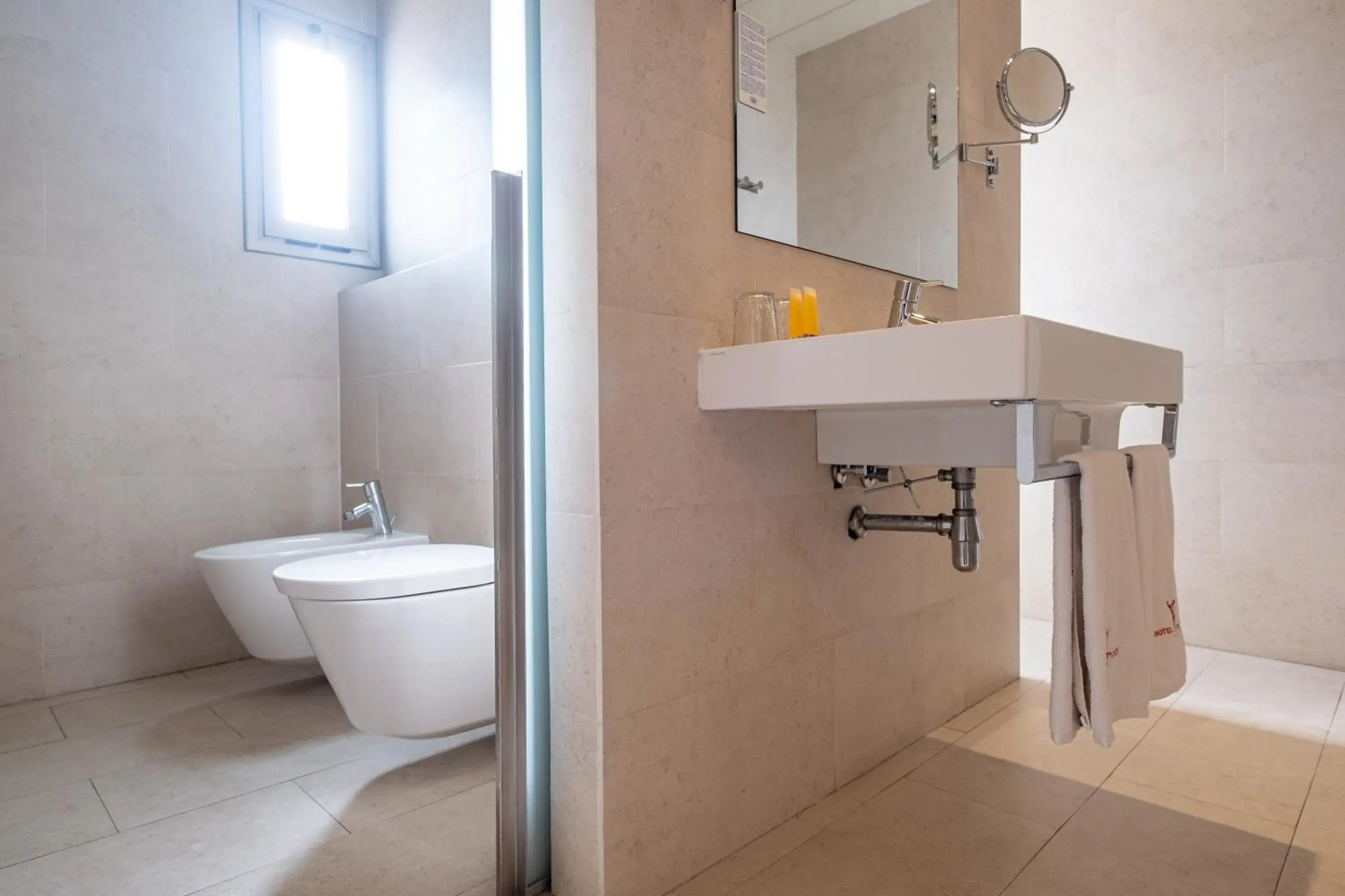 Bathroom in Hotel Turin Barcelona Bathroom in Hotel Turin Barcelona