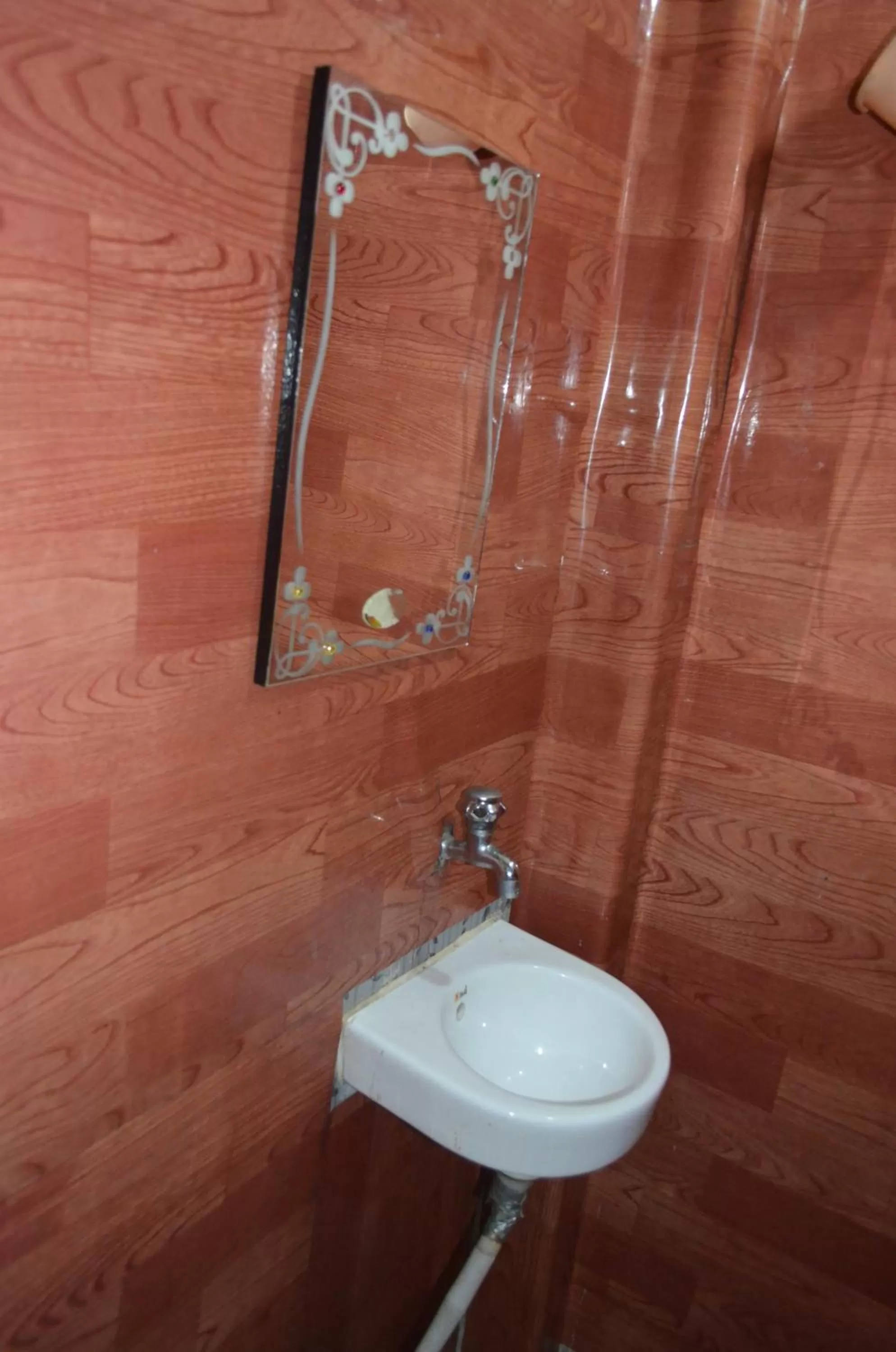 Toilet in Somit Paying Guest House