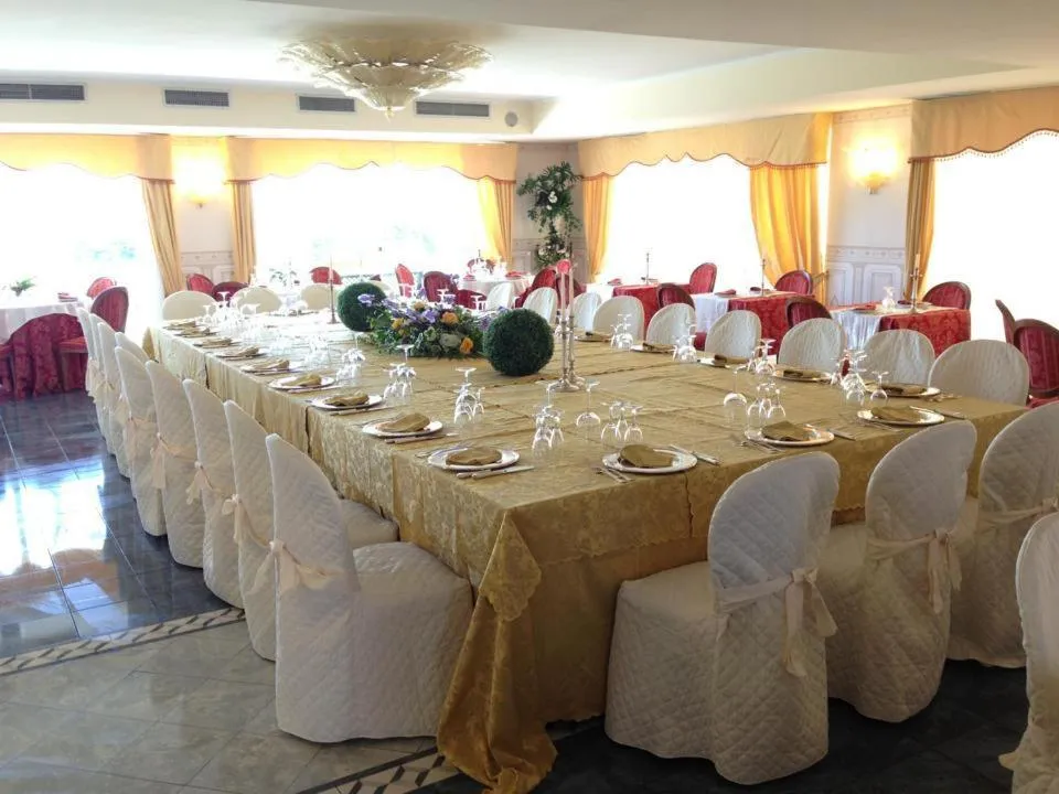 Restaurant/places to eat in Hotel Holiday Sul Lago