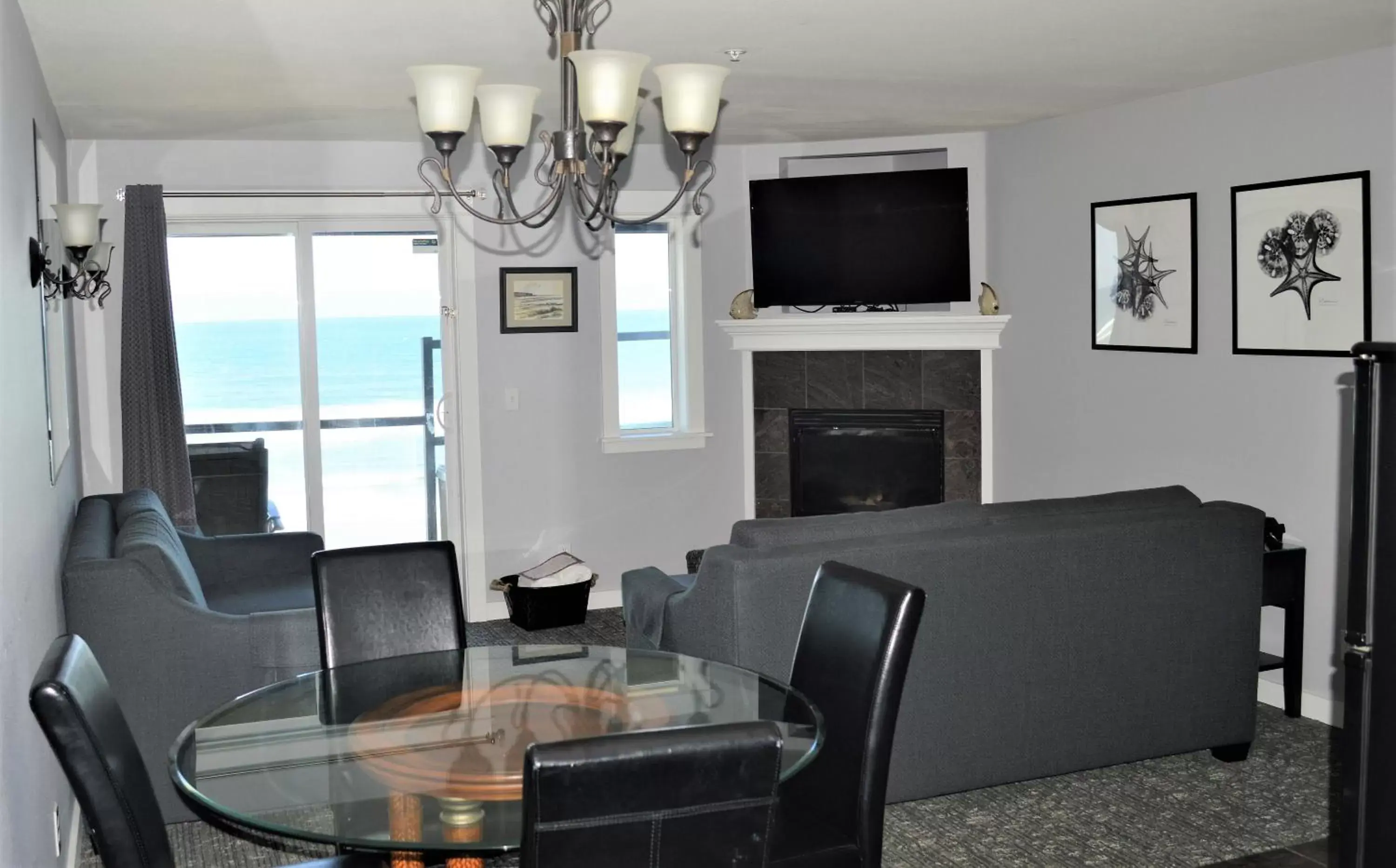 Living room, Seating Area in Starfish Manor Oceanfront Hotel