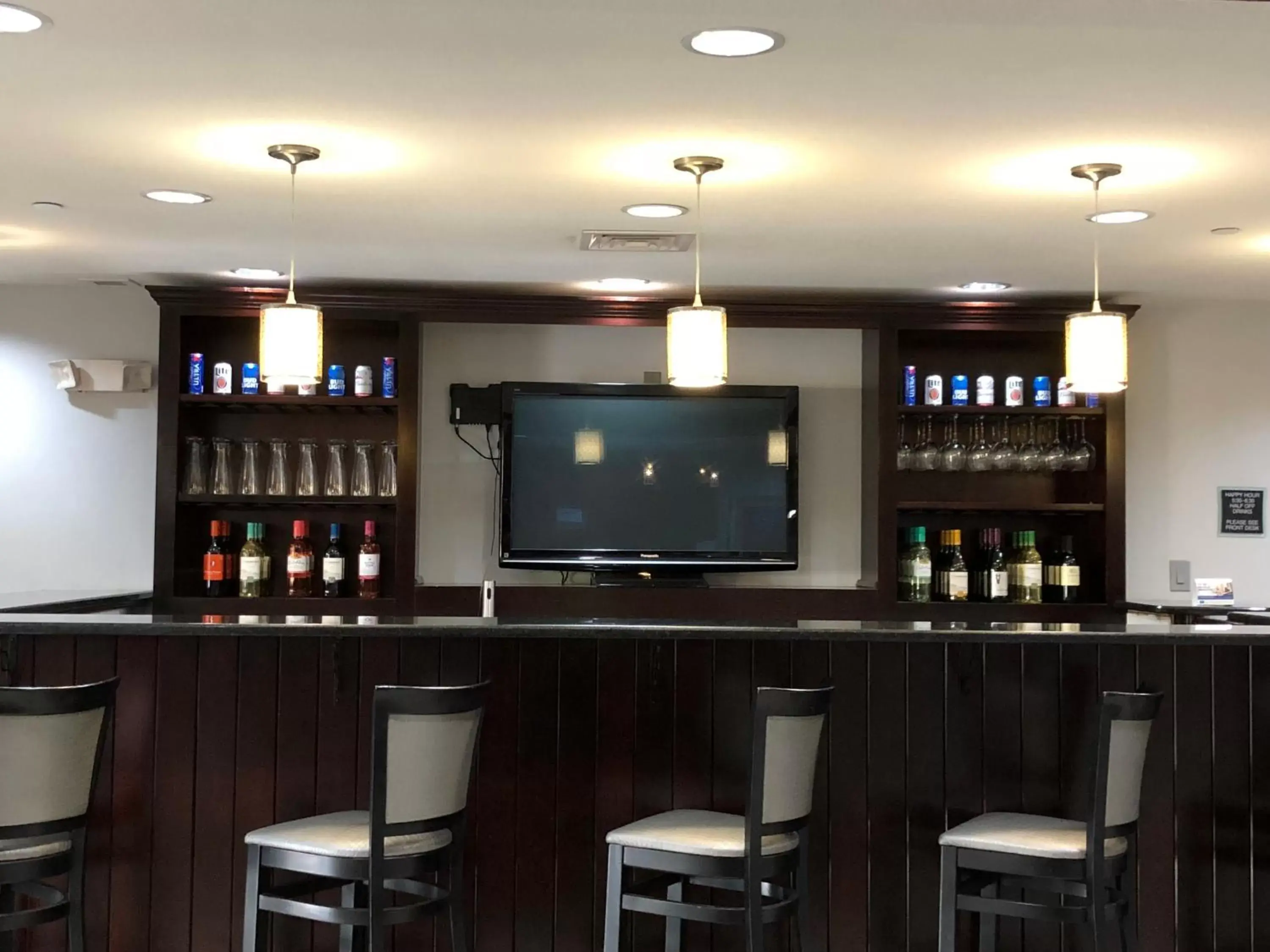 Lounge/Bar in Best Western Plus Goodman Inn & Suites