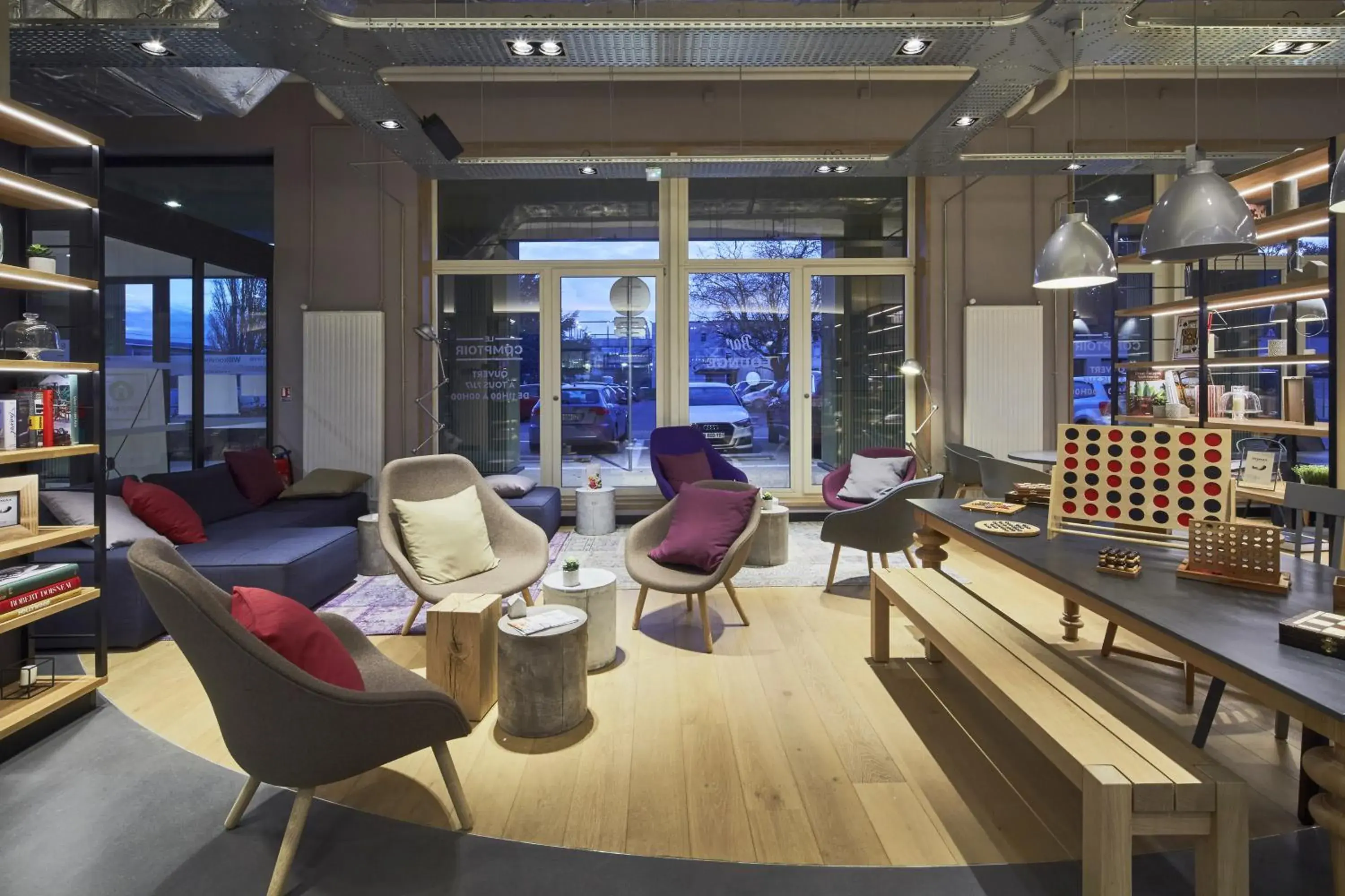 Lounge or bar in Campanile PRIME - Paris Saclay Lounge or bar in Campanile PRIME - Paris Saclay