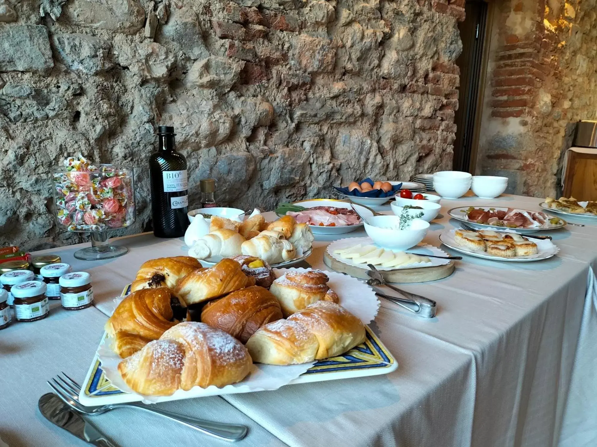 Breakfast in Badia Giulia Prestigious Historical B&B