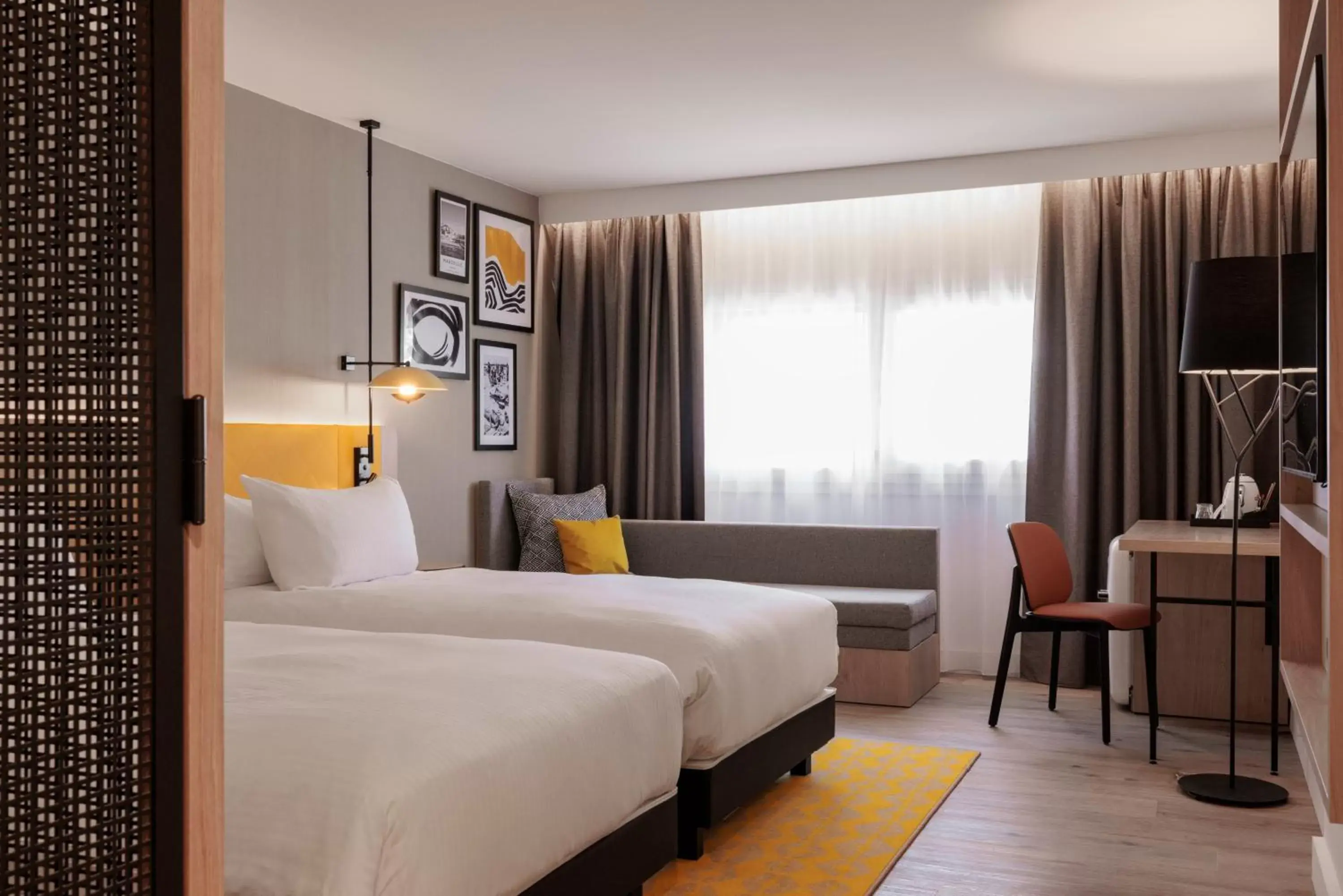 Bedroom, Bed in Hilton Garden Inn Marseille Provence Airport