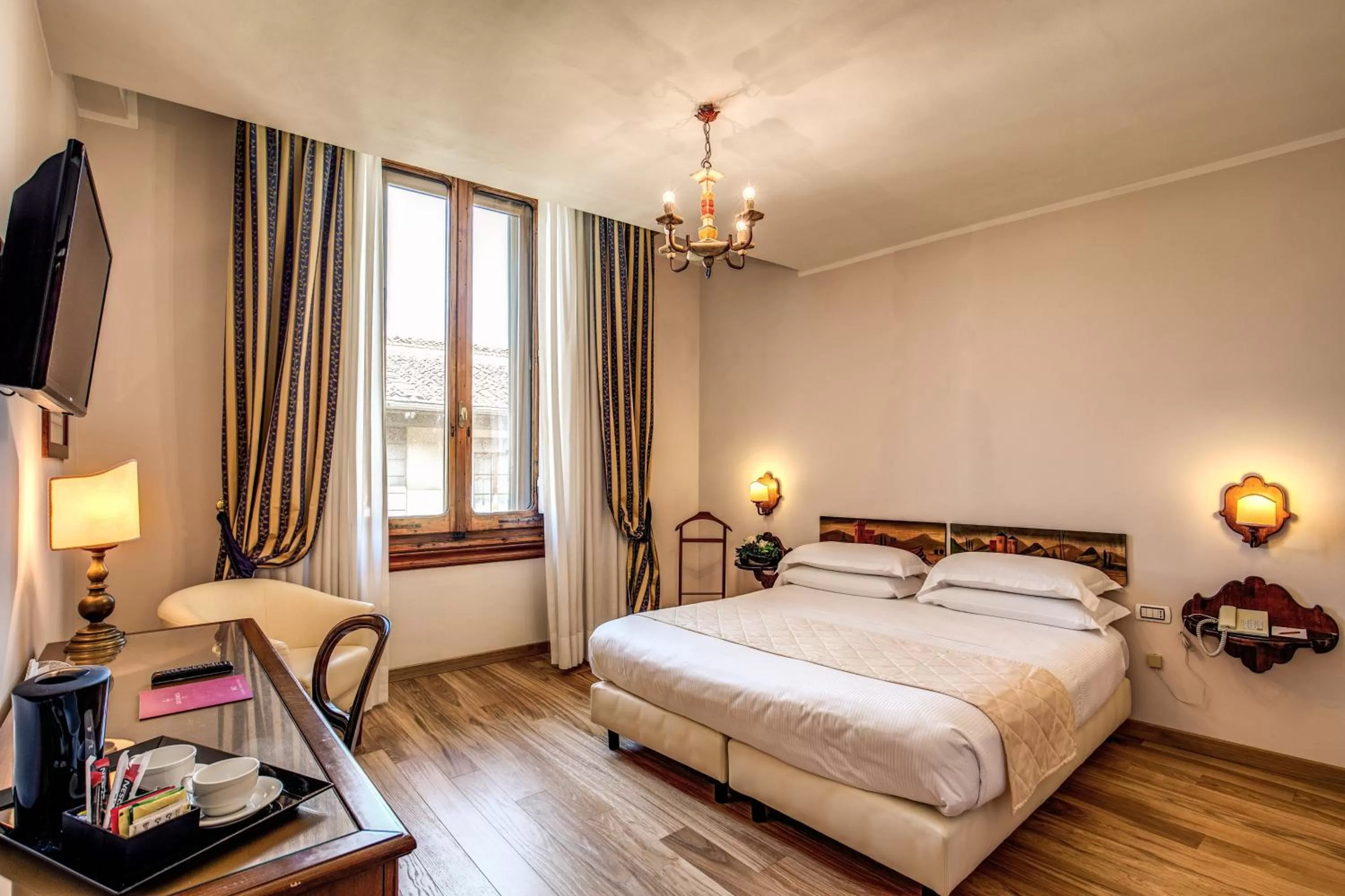 Photo of the whole room, Bed in Hotel Croce Di Malta