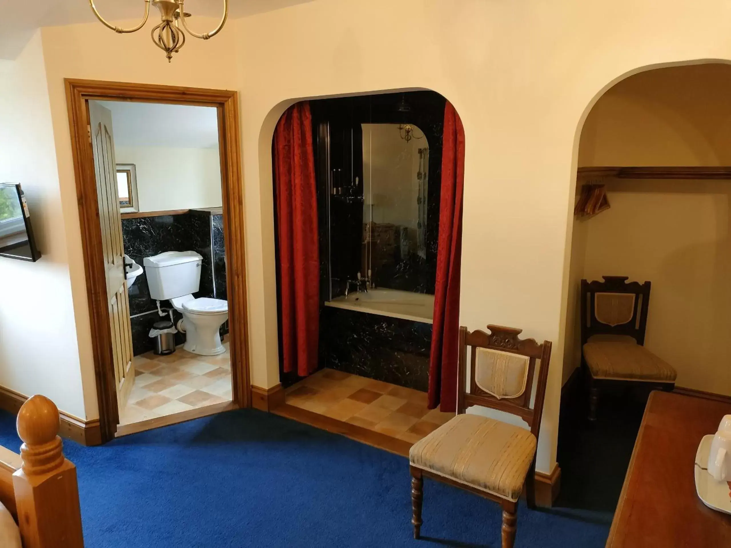 Bedroom, Bathroom in Great Trethew Manor Hotel & Restaurant