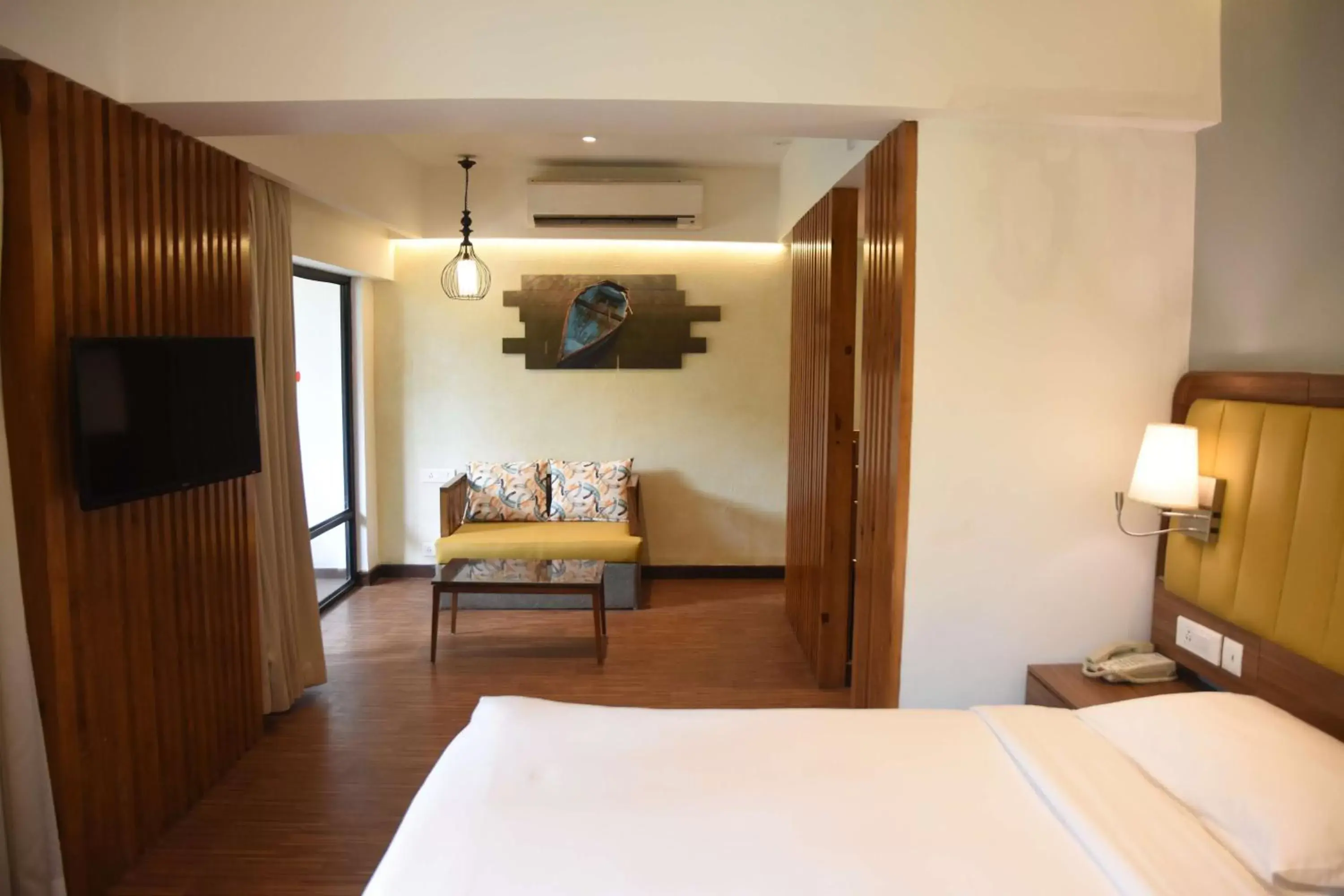 Bedroom, TV/Entertainment Center in Park Inn by Radisson Goa Candolim