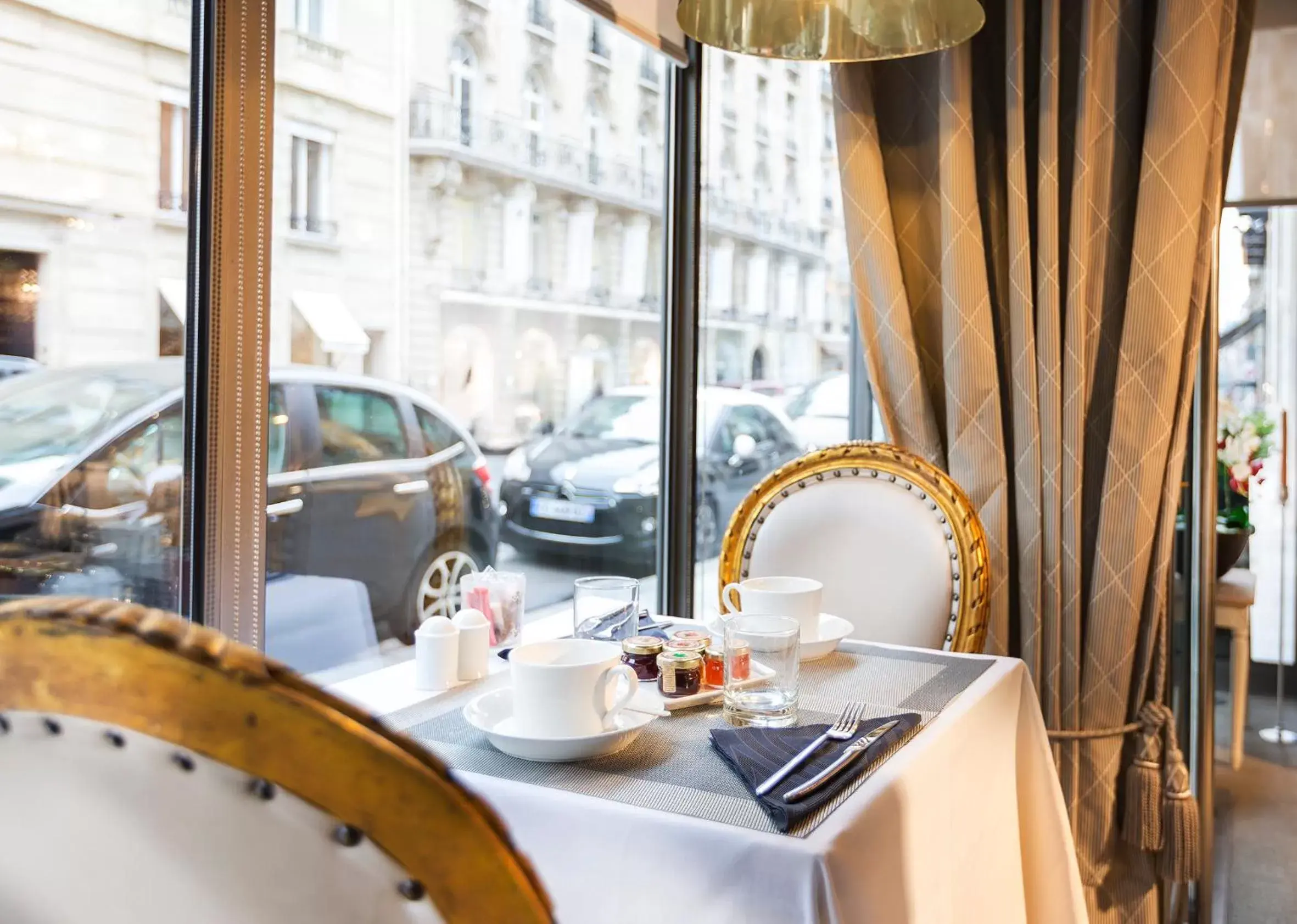 Restaurant/Places to Eat in Hotel Claridge Paris