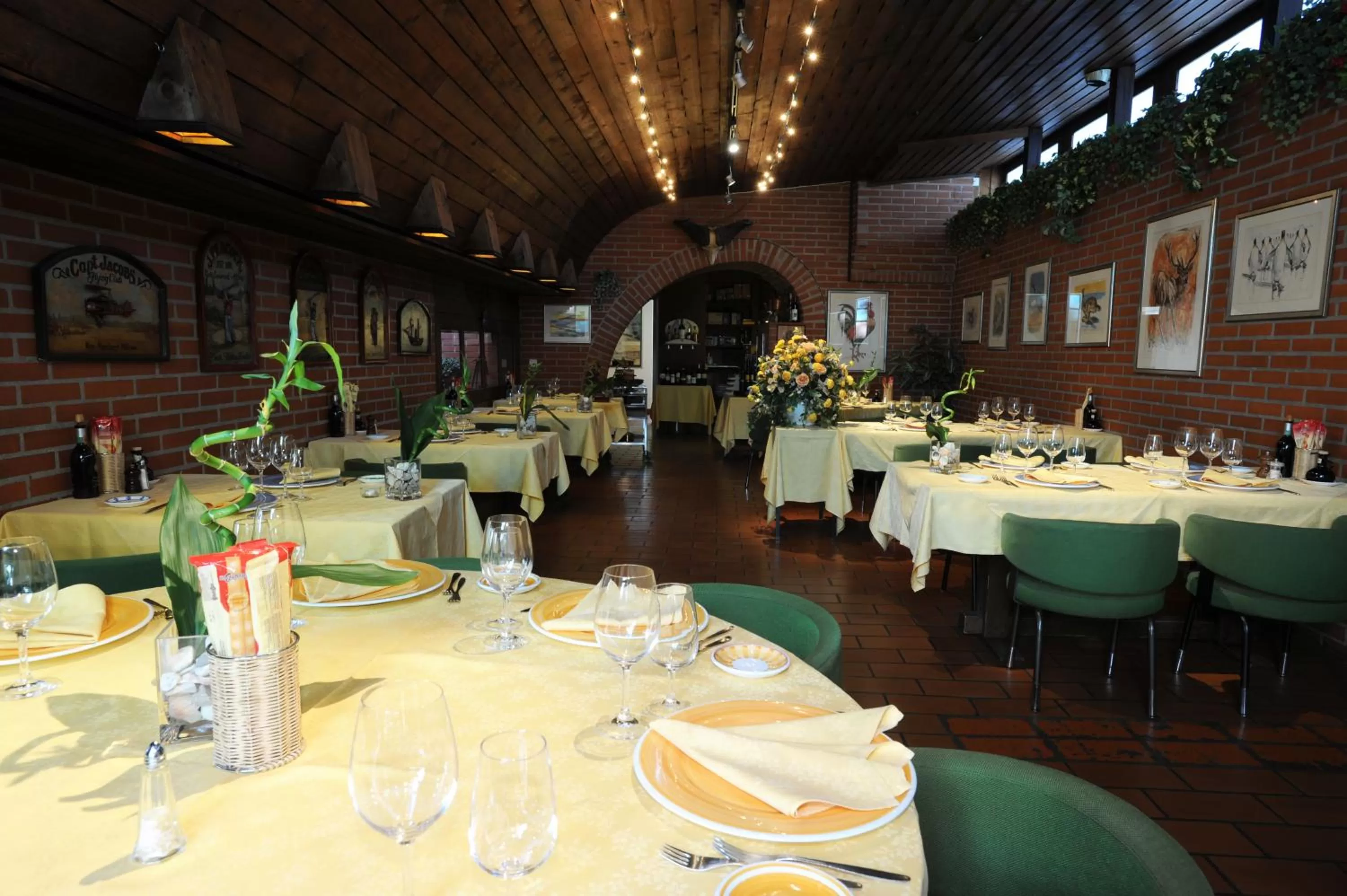 Restaurant/places to eat in Colorado Hotel