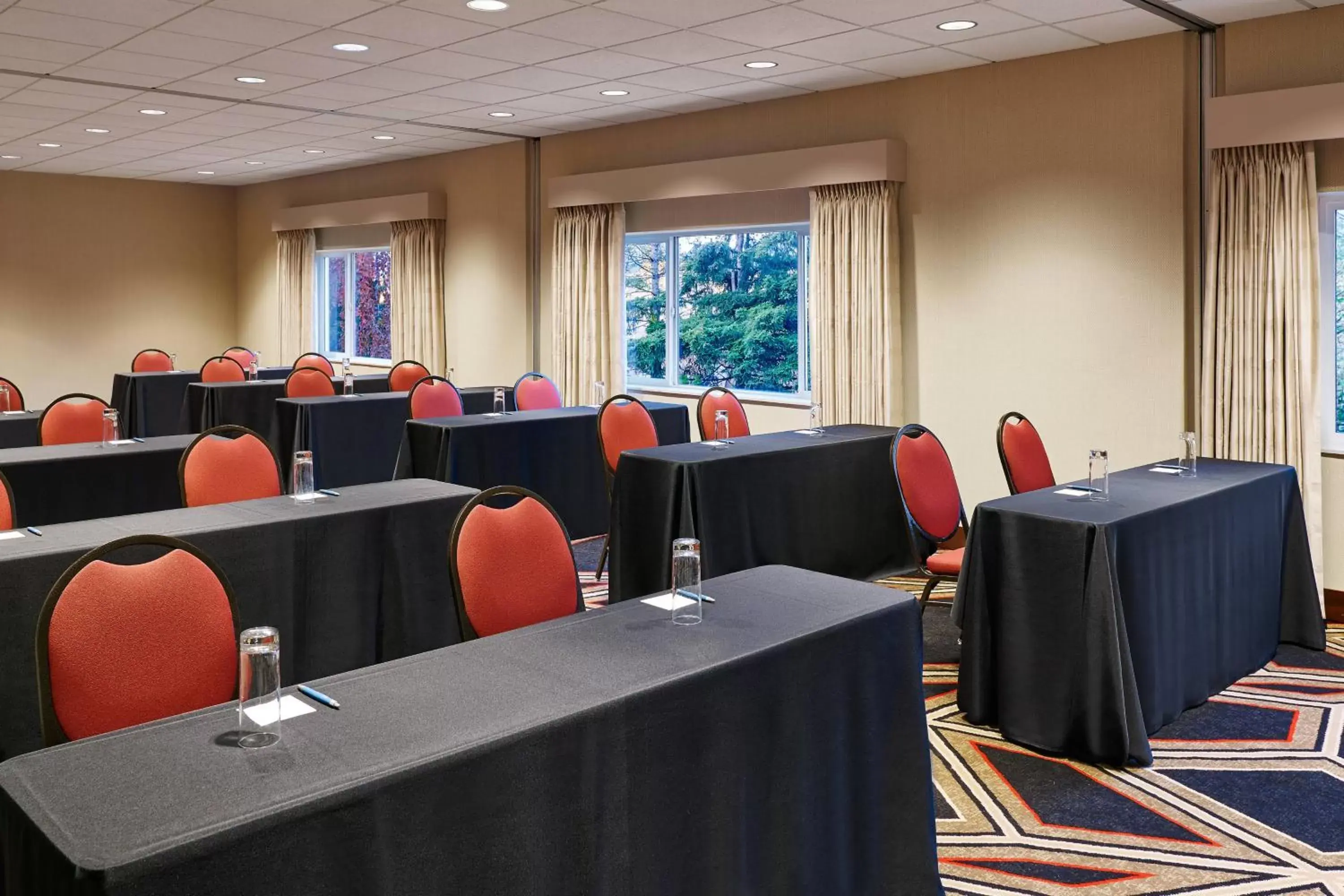 Meeting/conference room in Four Points by Sheraton Bellingham Hotel & Conference Center