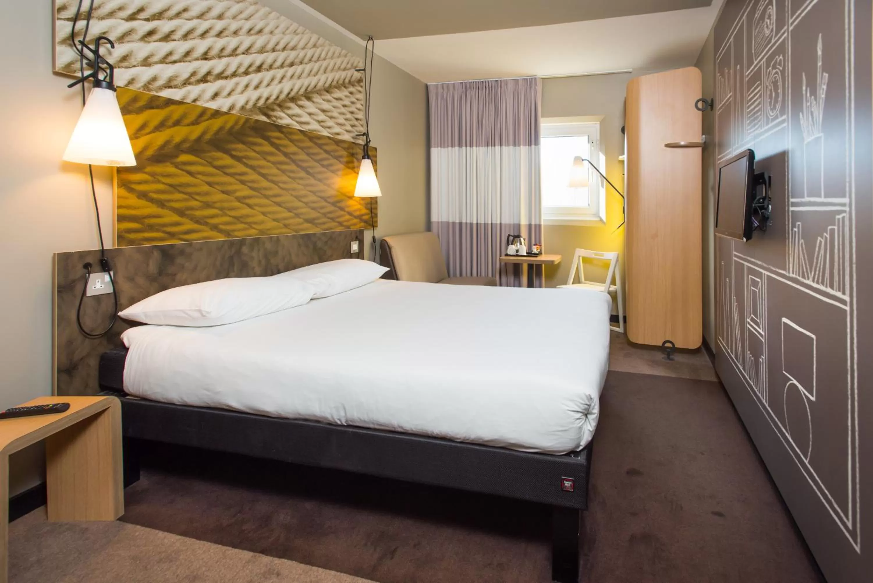 Photo of the whole room, Bed in ibis Leicester