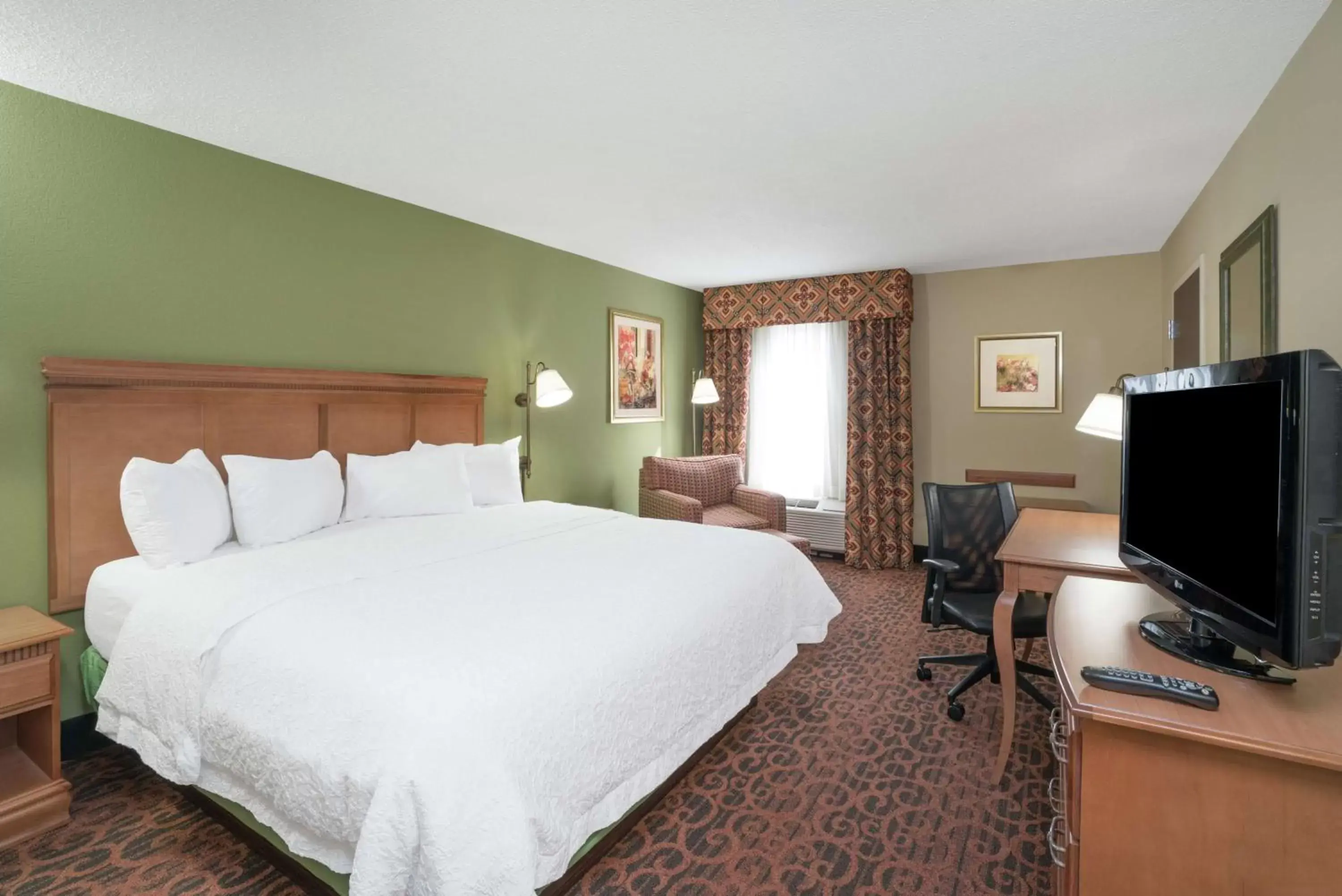 Bedroom, Bed in Hampton Inn Bardstown