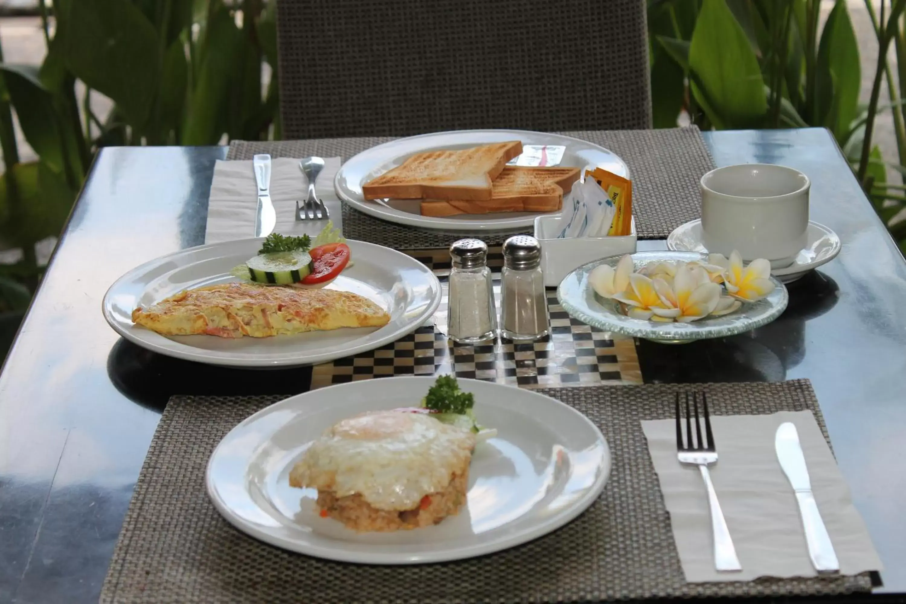 American breakfast in Adi Dharma Hotel Legian