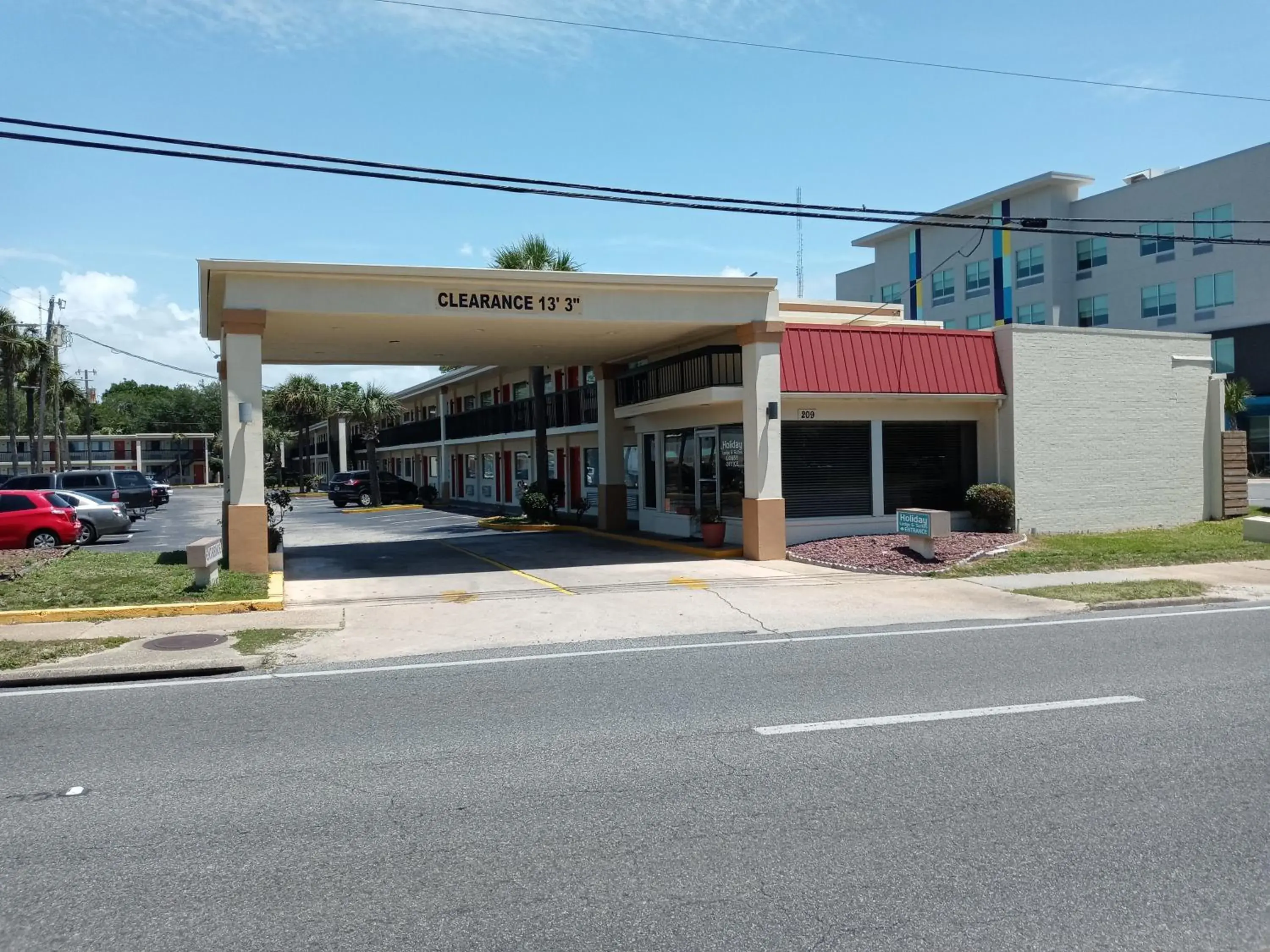 Property building in Hole Inn the Wall Hotel - Sunset Plaza - Fort Walton Beach