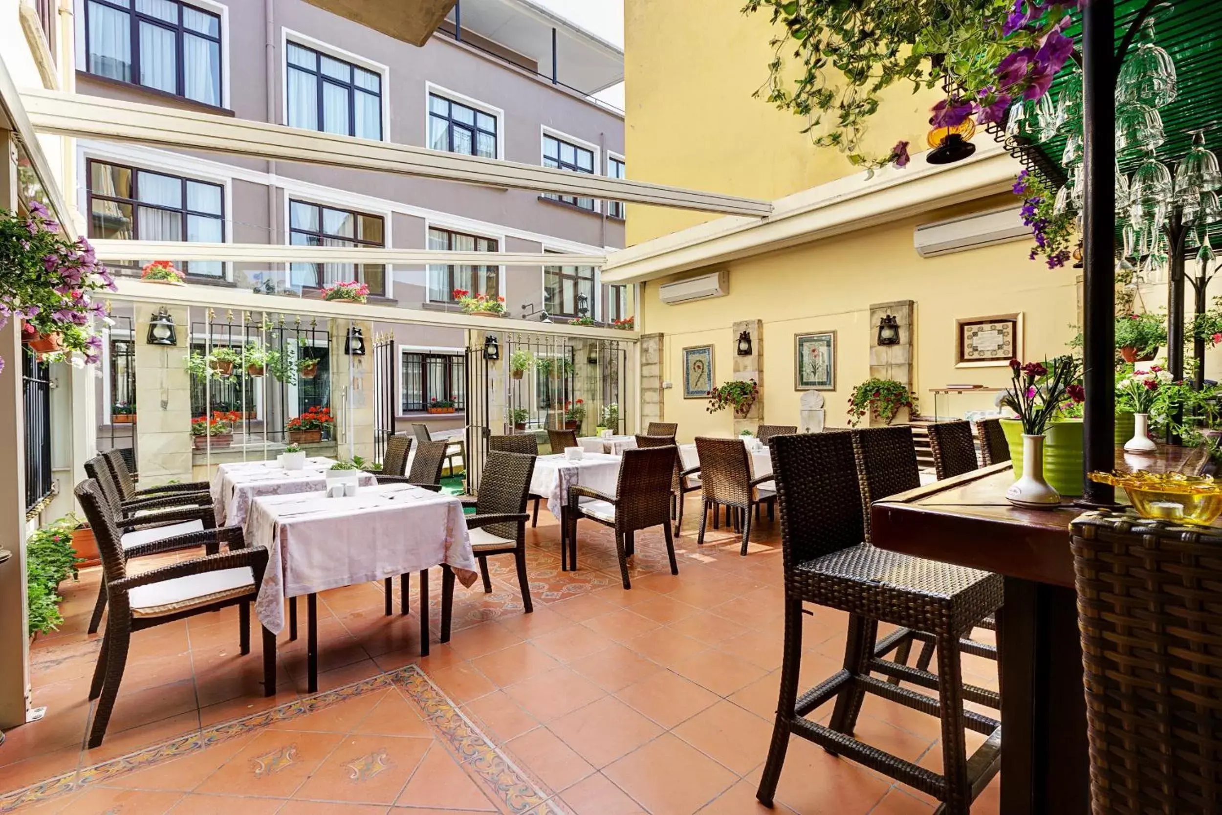 Patio, Restaurant/Places to Eat in Arena Hotel - Special Class