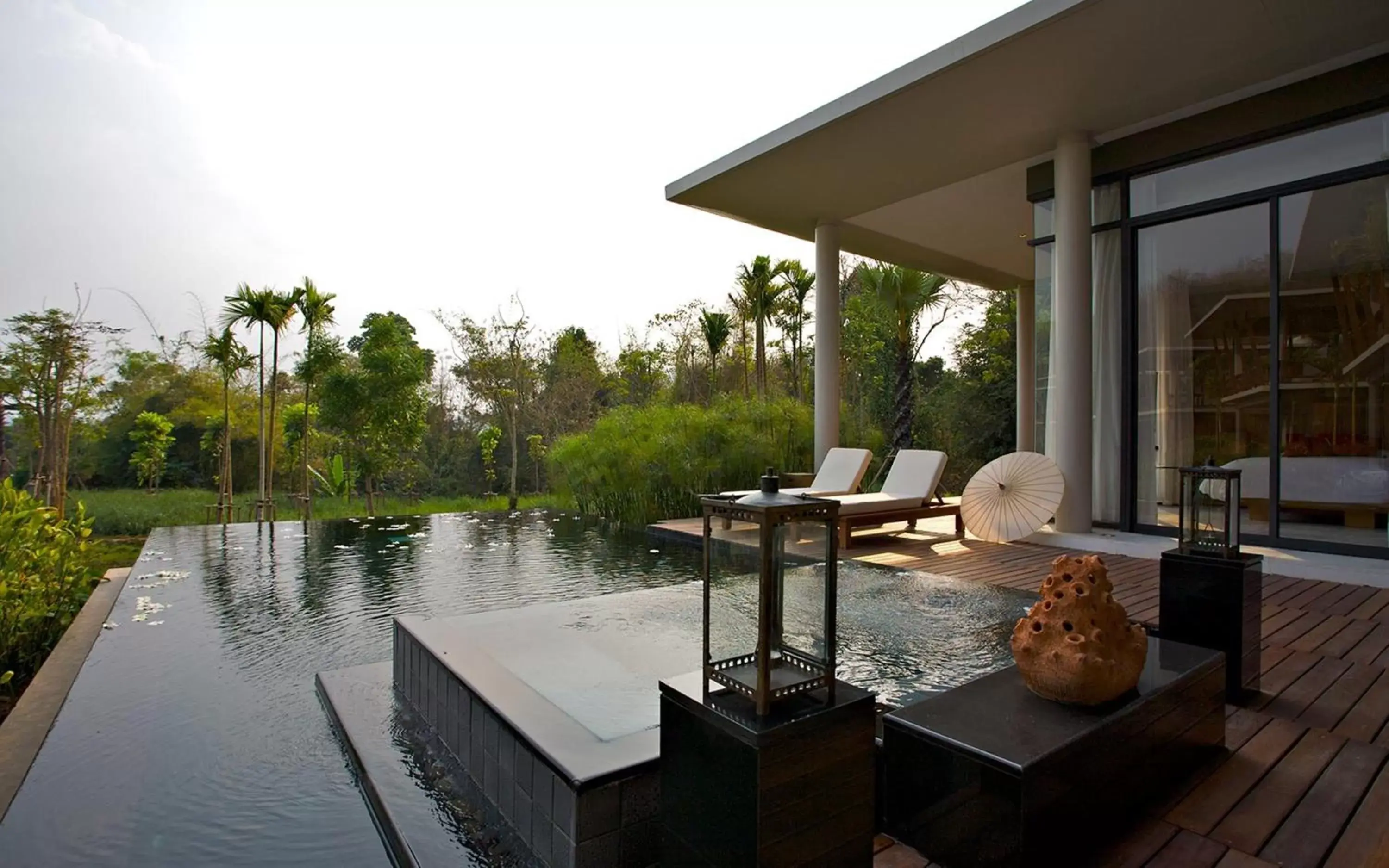 Swimming pool, View in Veranda High Residence