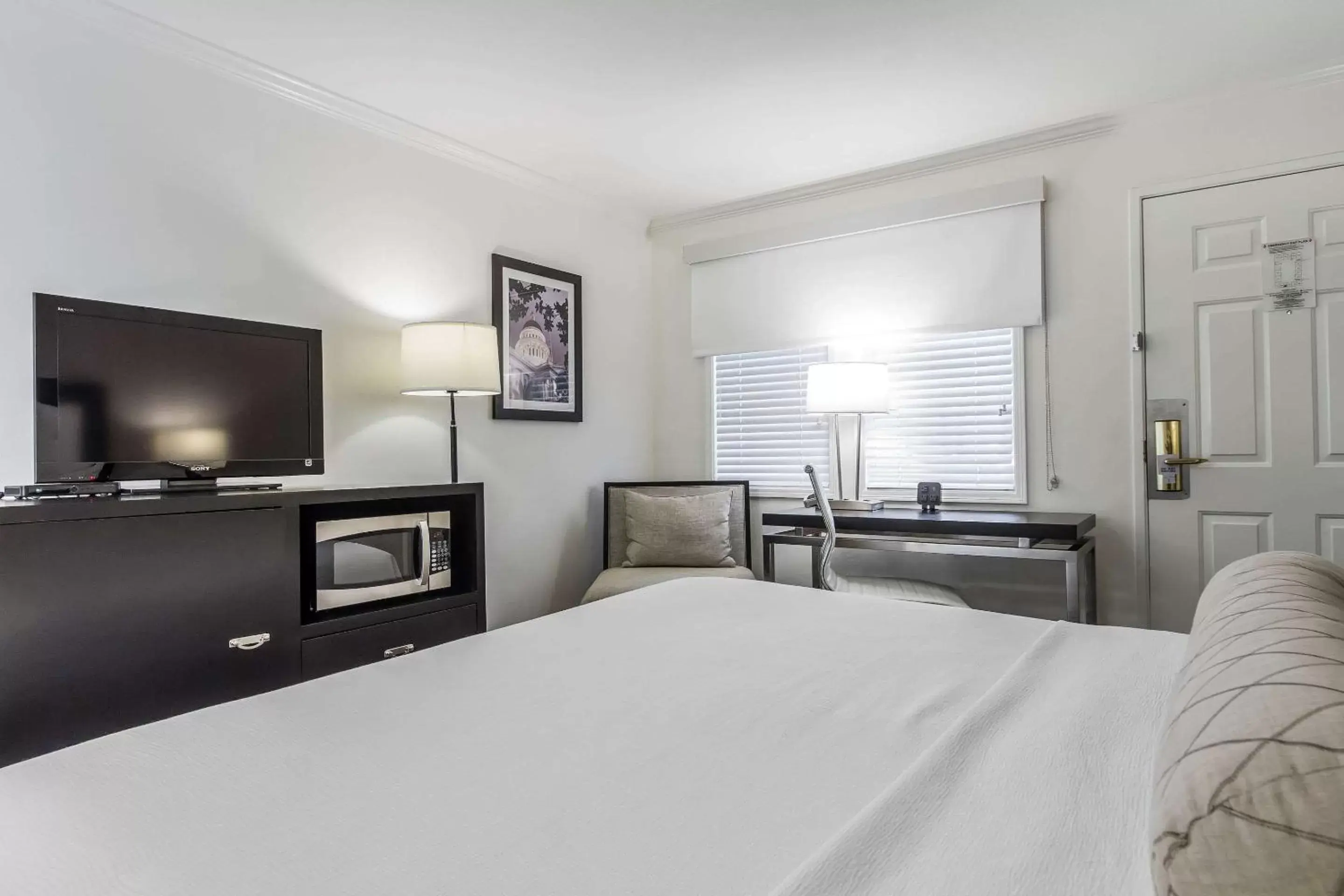 Photo of the whole room, Bed in Inn Off Capitol Park, Ascend Hotel Collection