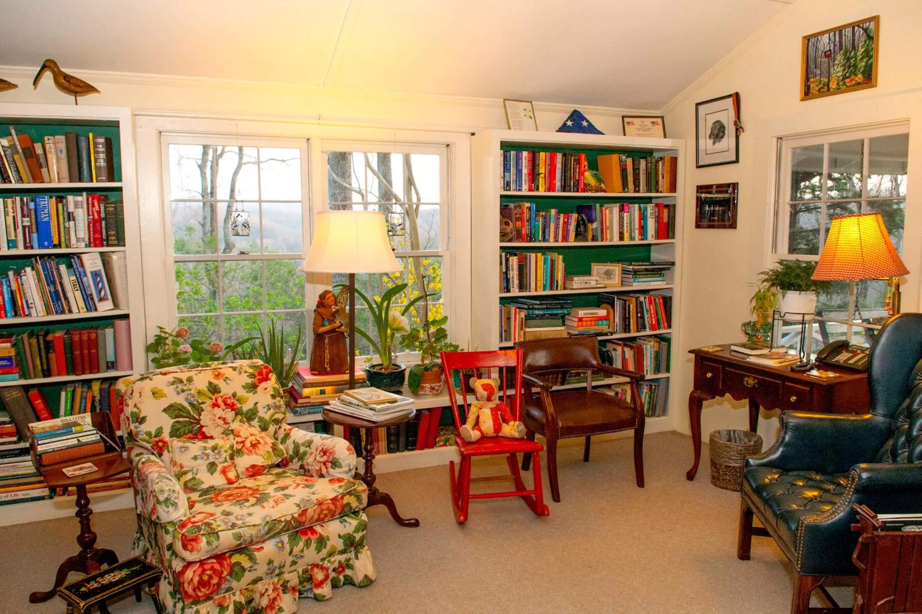 Library, Seating Area in Orchard Inn