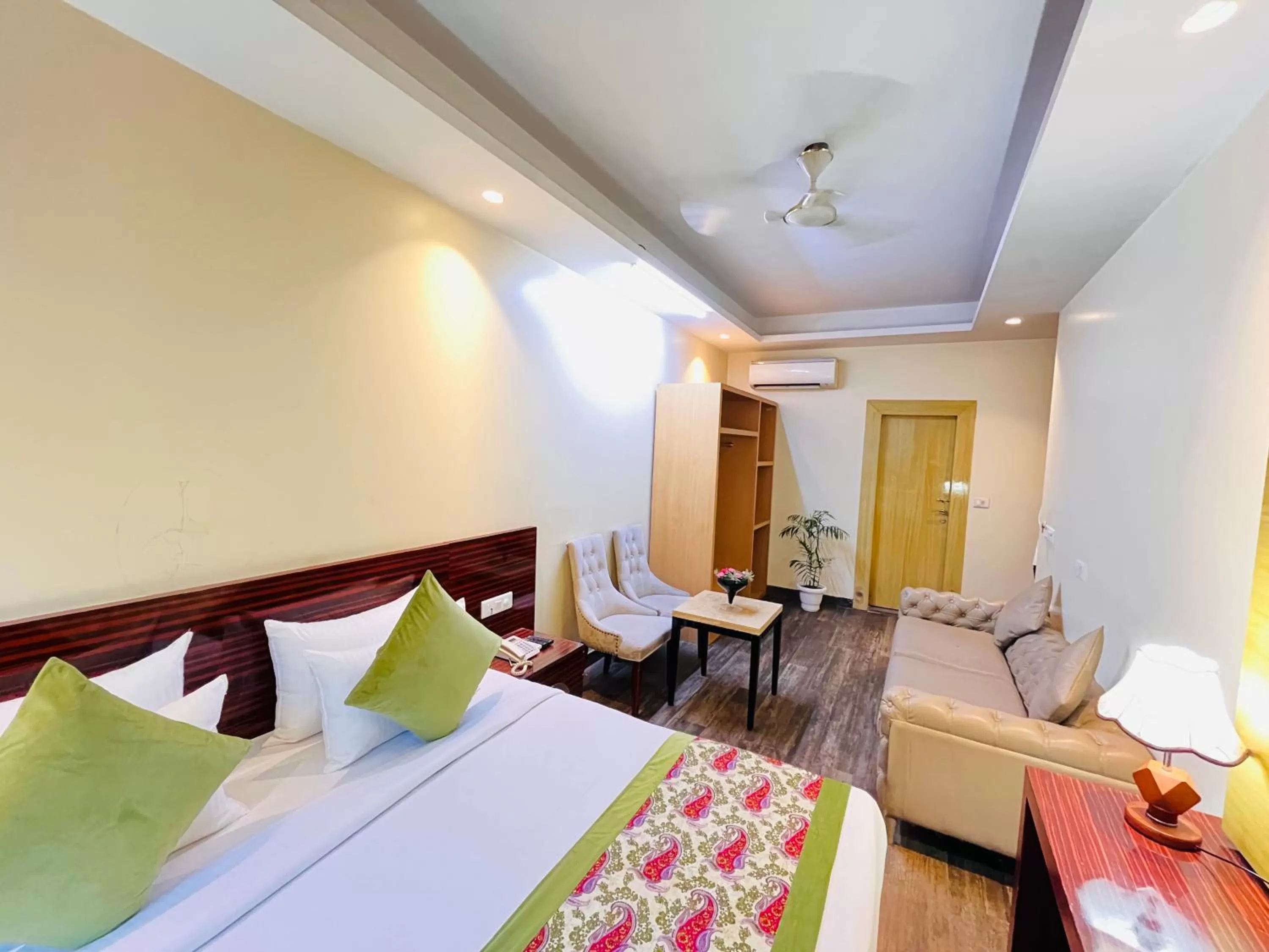 Bed in Hotel Banz near Delhi Airport