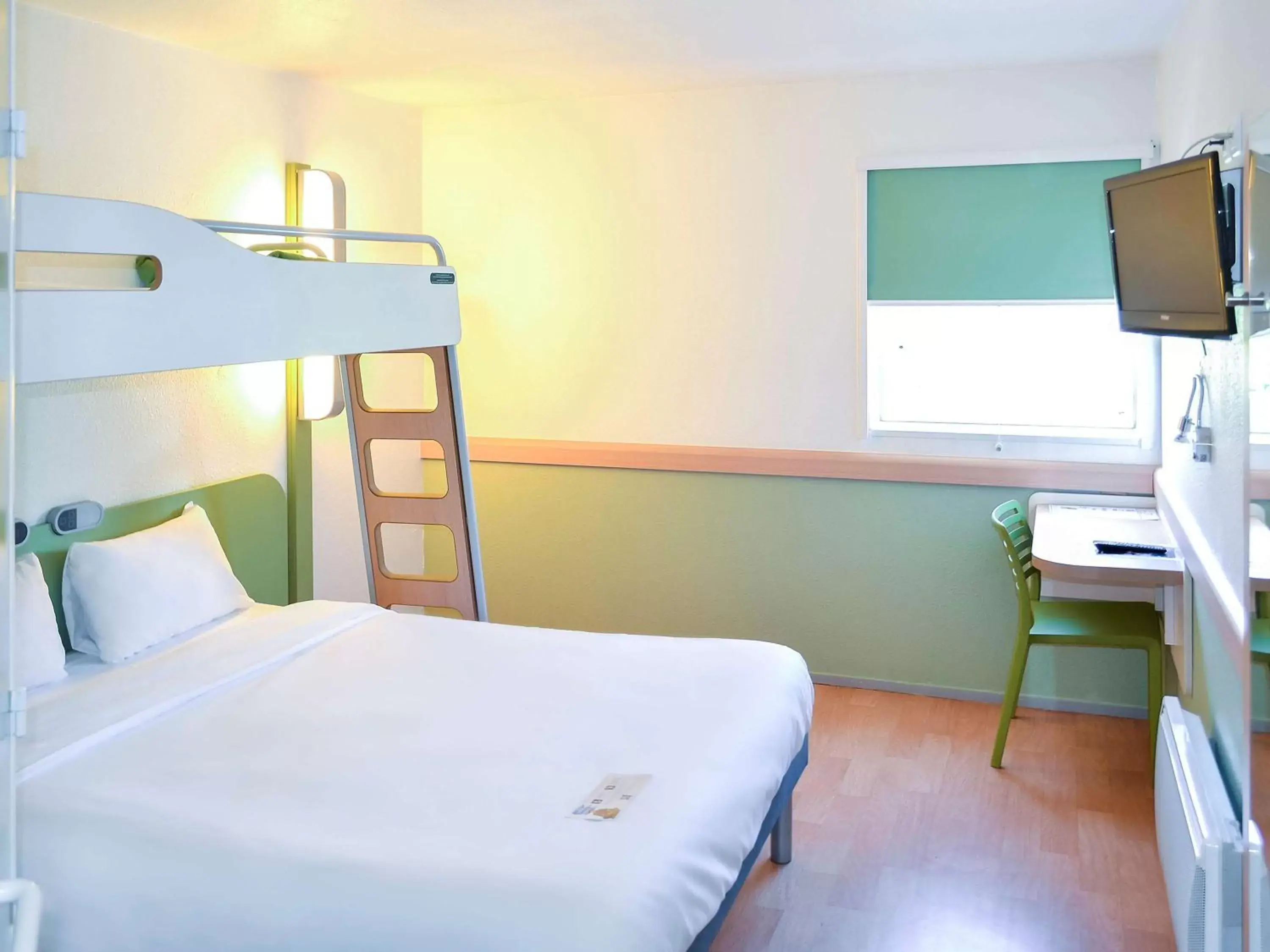 Photo of the whole room, Bunk Bed in ibis budget Aix Les Bains - Grésy