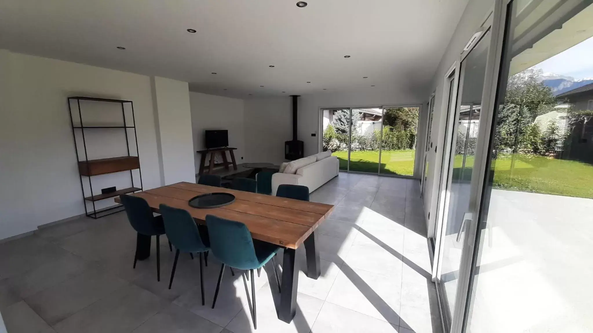 Dining Area in L'Aurore du Lac