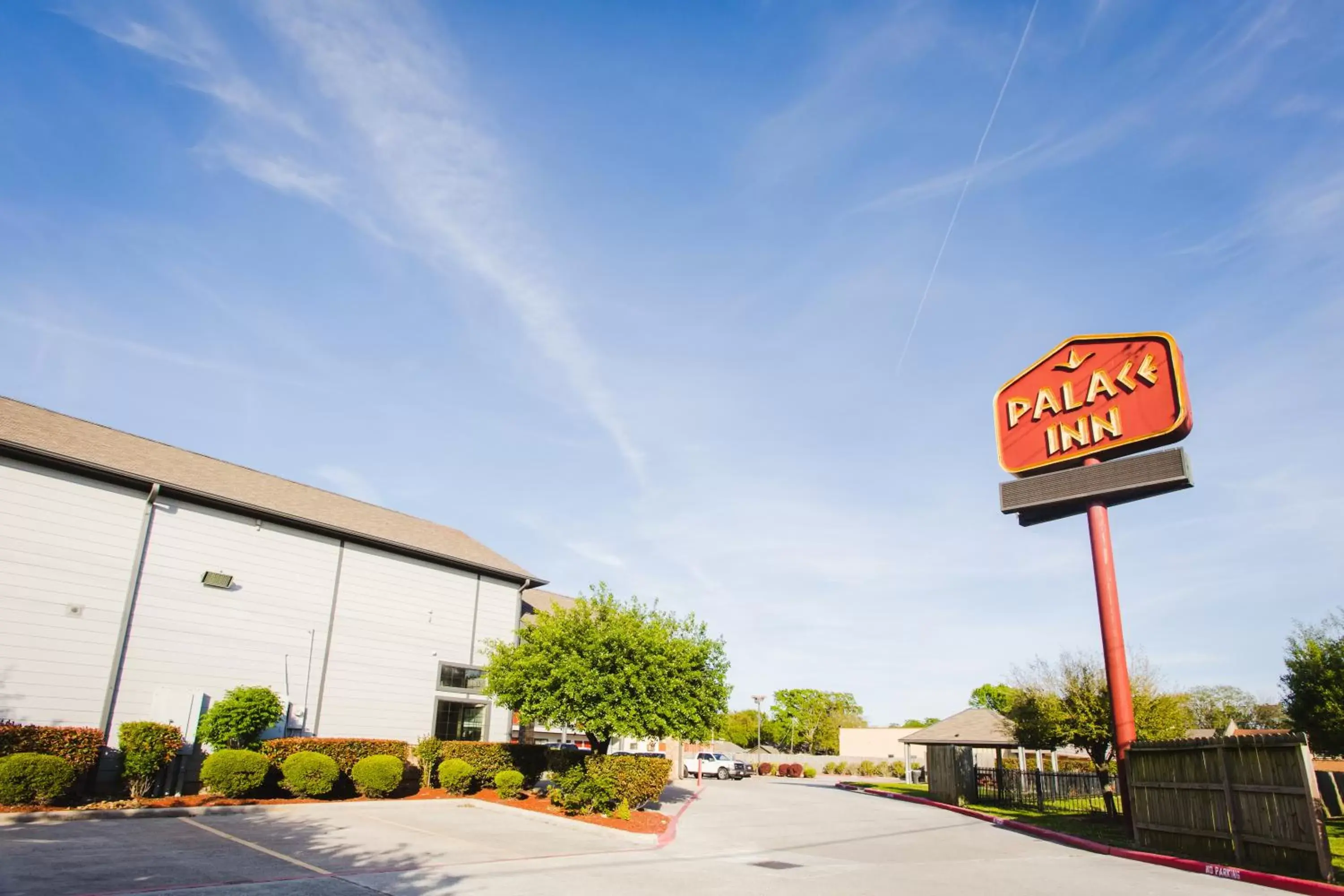 Property building in Palace Inn and Suites Baytown