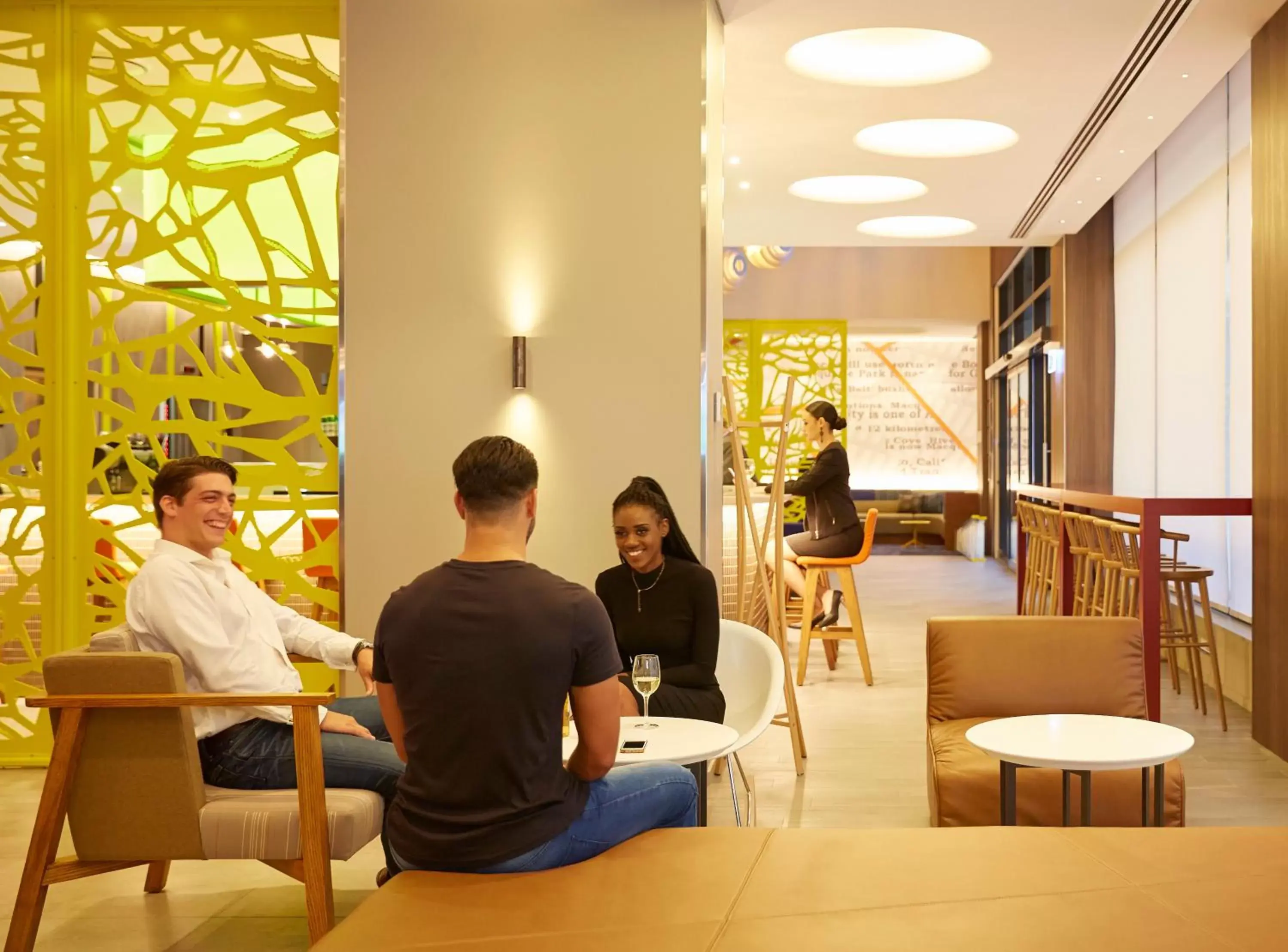 Lounge or bar in Holiday Inn Express Sydney Macquarie Park, an IHG Hotel