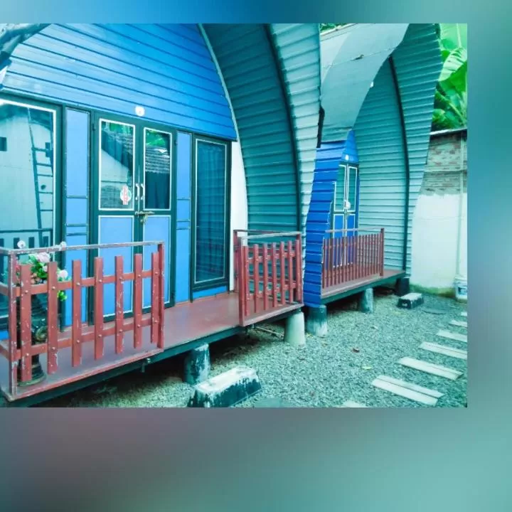 Airport A4 Transit Hub - Eco Chalets