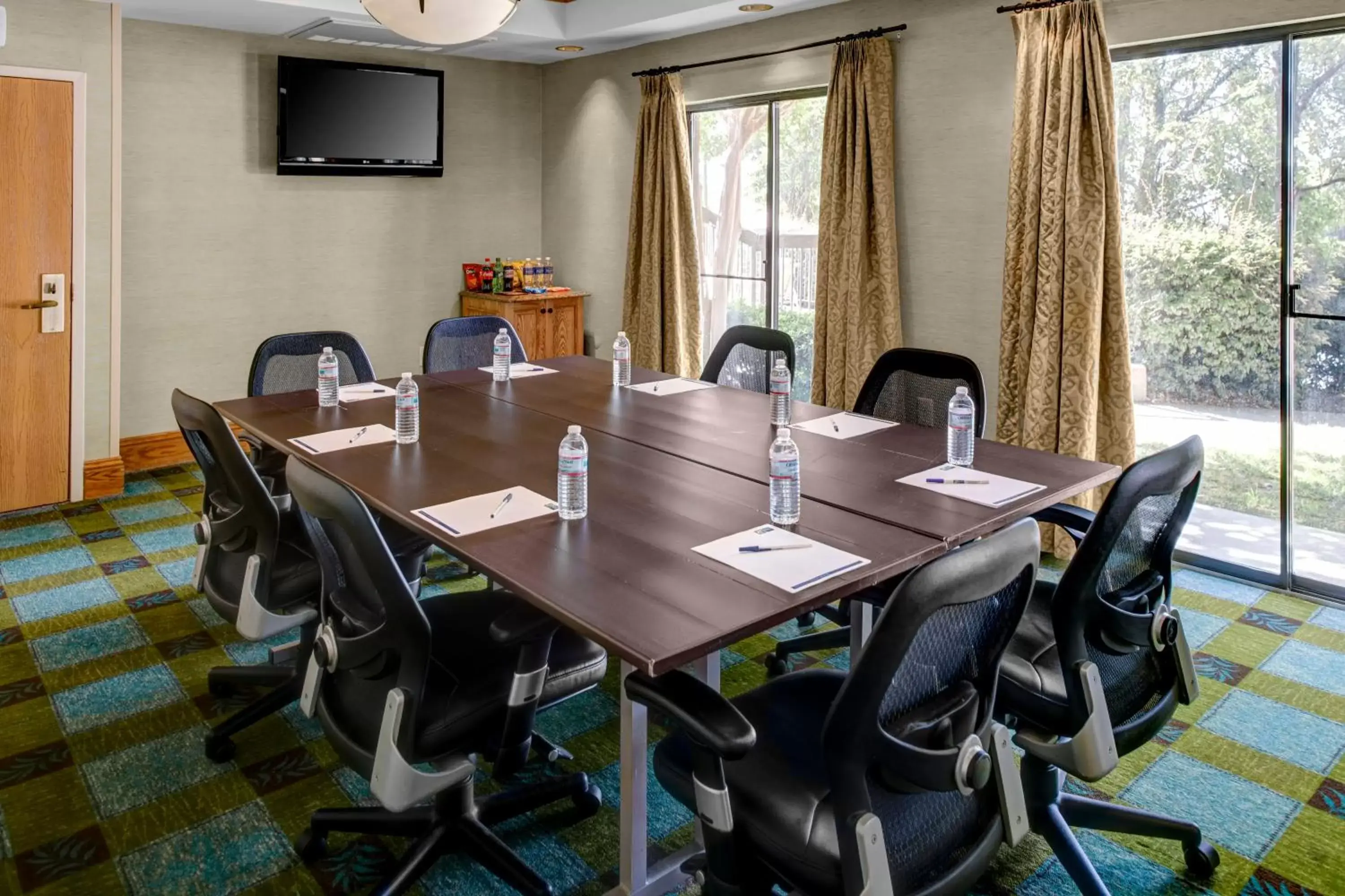 Meeting/conference room in Holiday Inn Express Hotel & Suites Atlanta Buckhead, an IHG Hotel