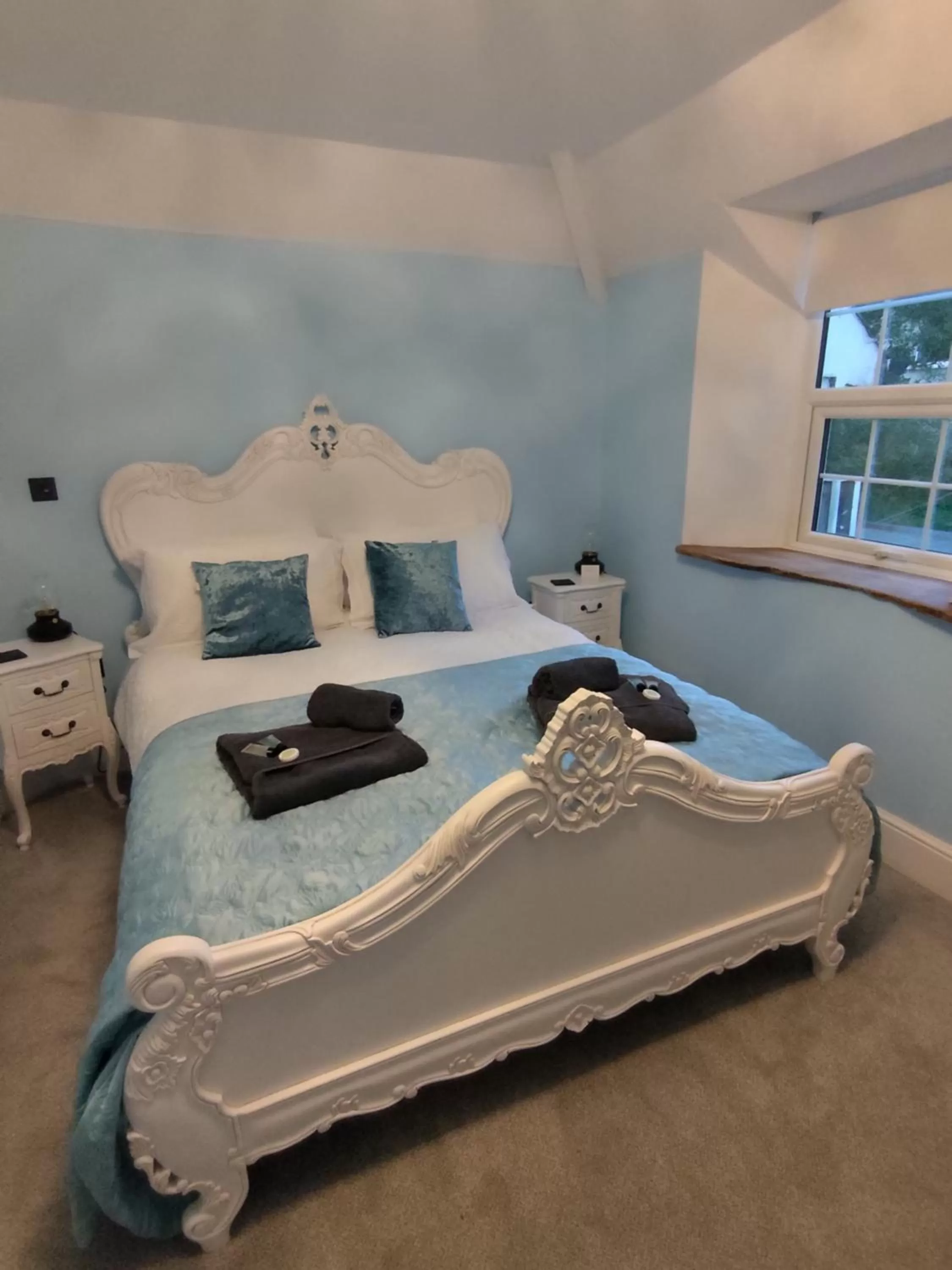 Bed in East Dart Inn