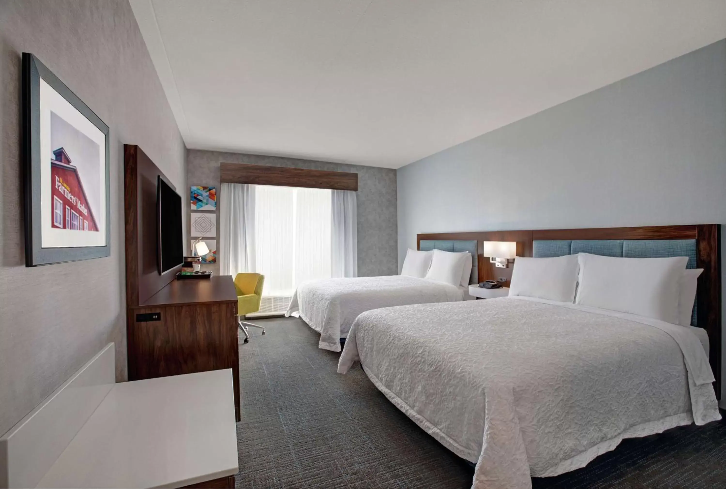 Bed in Hampton Inn & Suites By Hilton Waterloo St. Jacobs