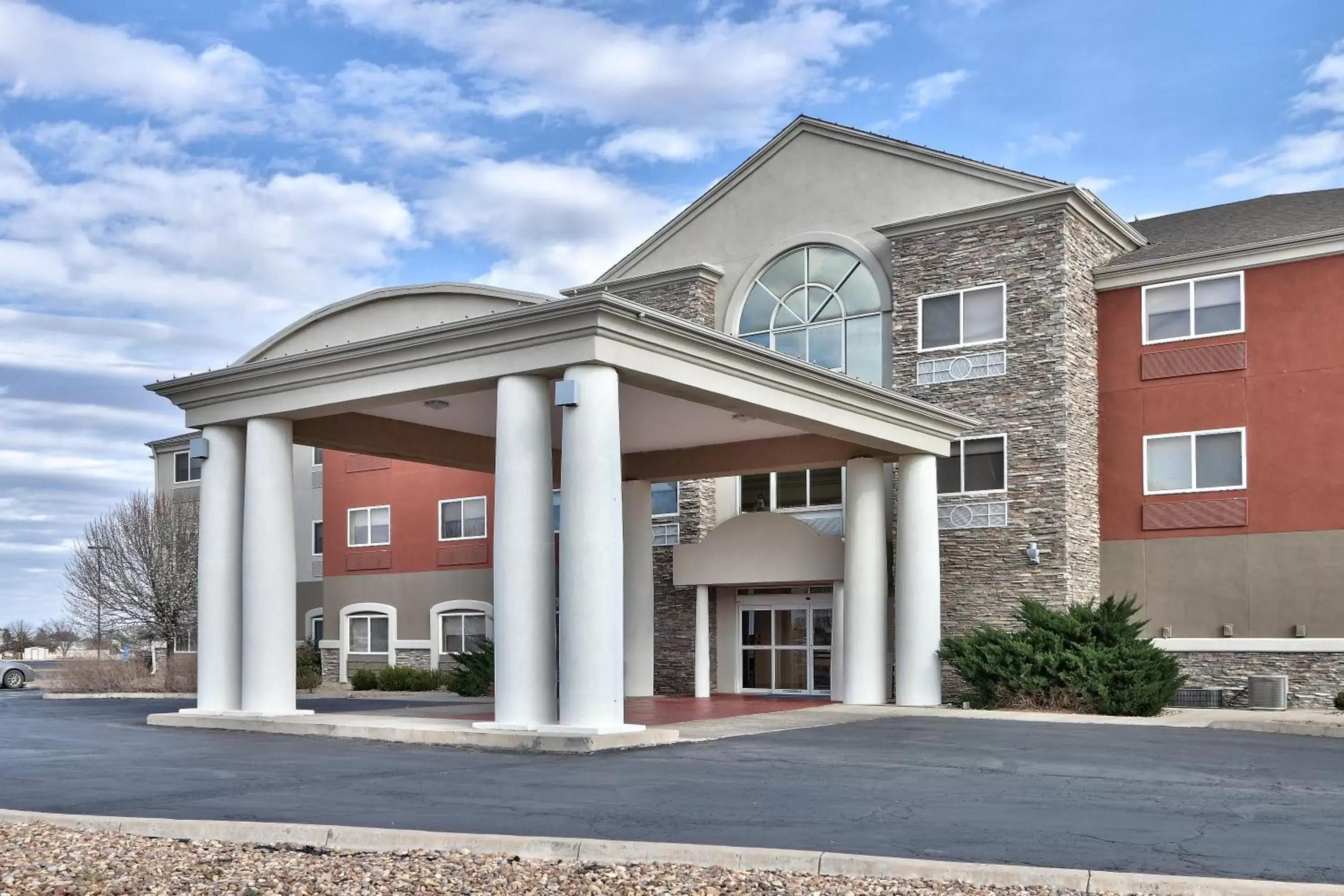 Property Building in Holiday Inn Express & Suites Portales, an IHG Hotel