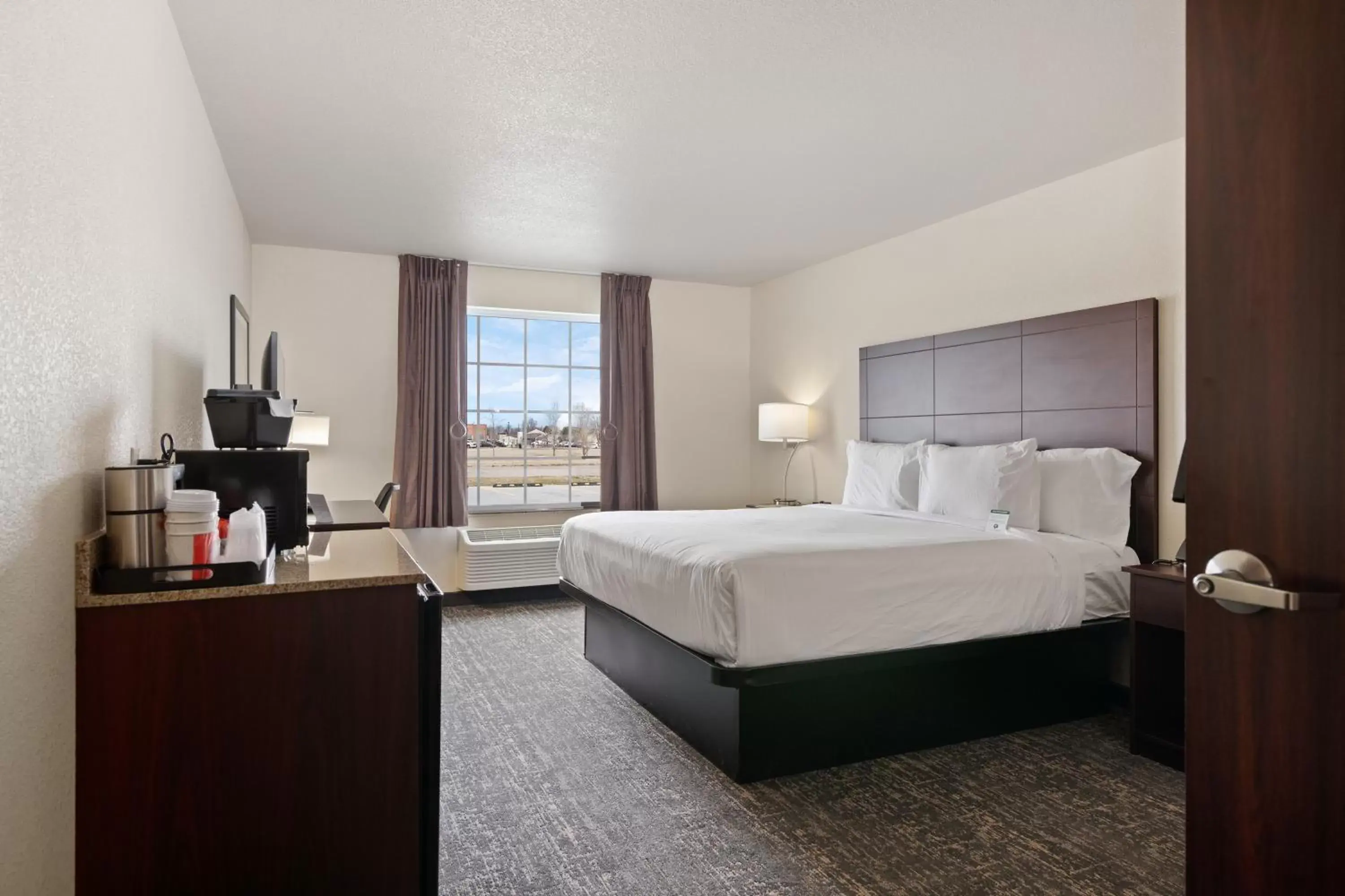 Bed in Cobblestone Inn & Suites - Yuma