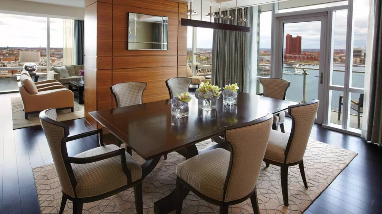 Dining area in Four Seasons Baltimore