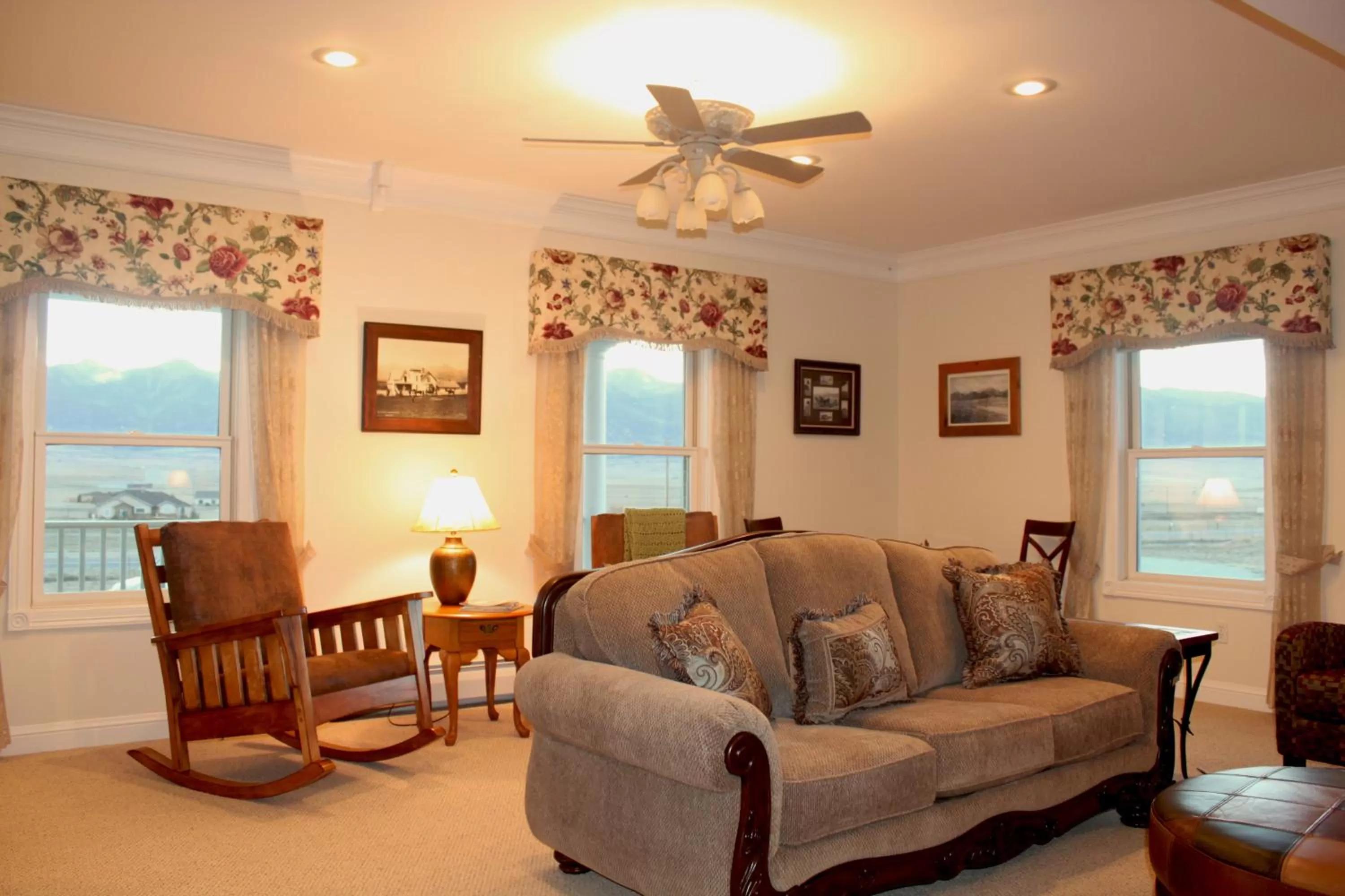 Living room in Lamp Post Lodge