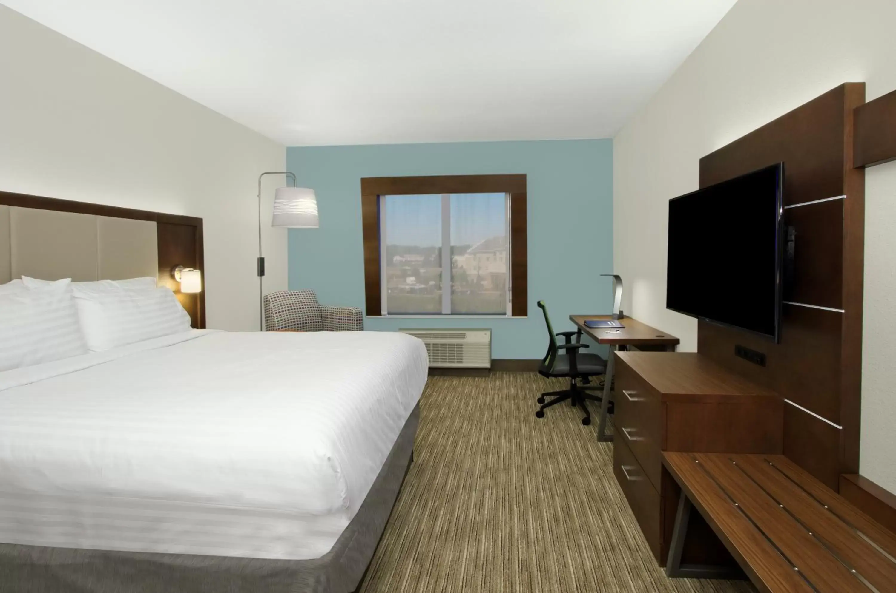 Photo of the whole room, TV/Entertainment Center in Holiday Inn Express & Suites - Columbus North, an IHG Hotel