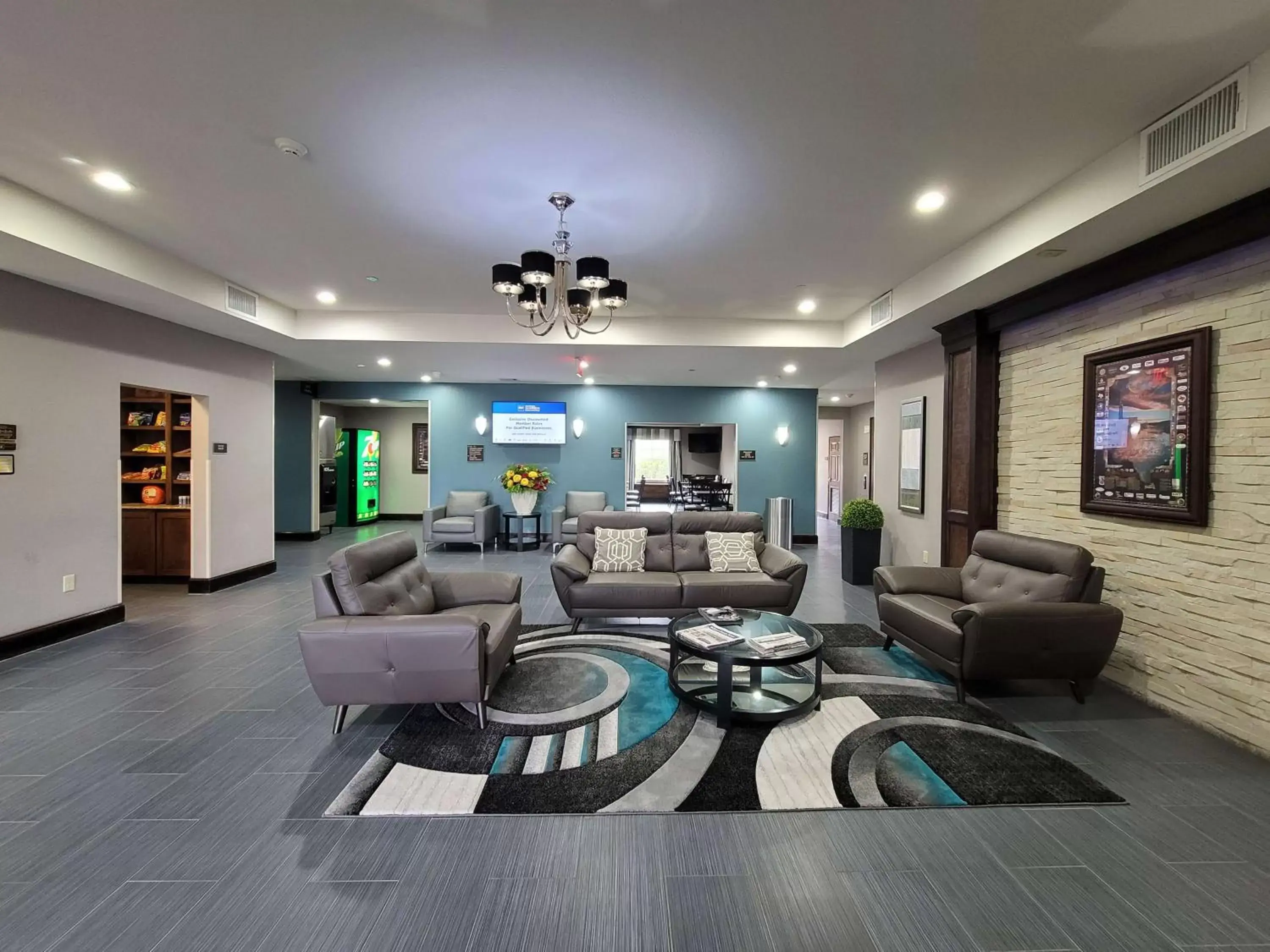 Lobby or reception, Seating Area in Best Western Plus Kenedy Inn