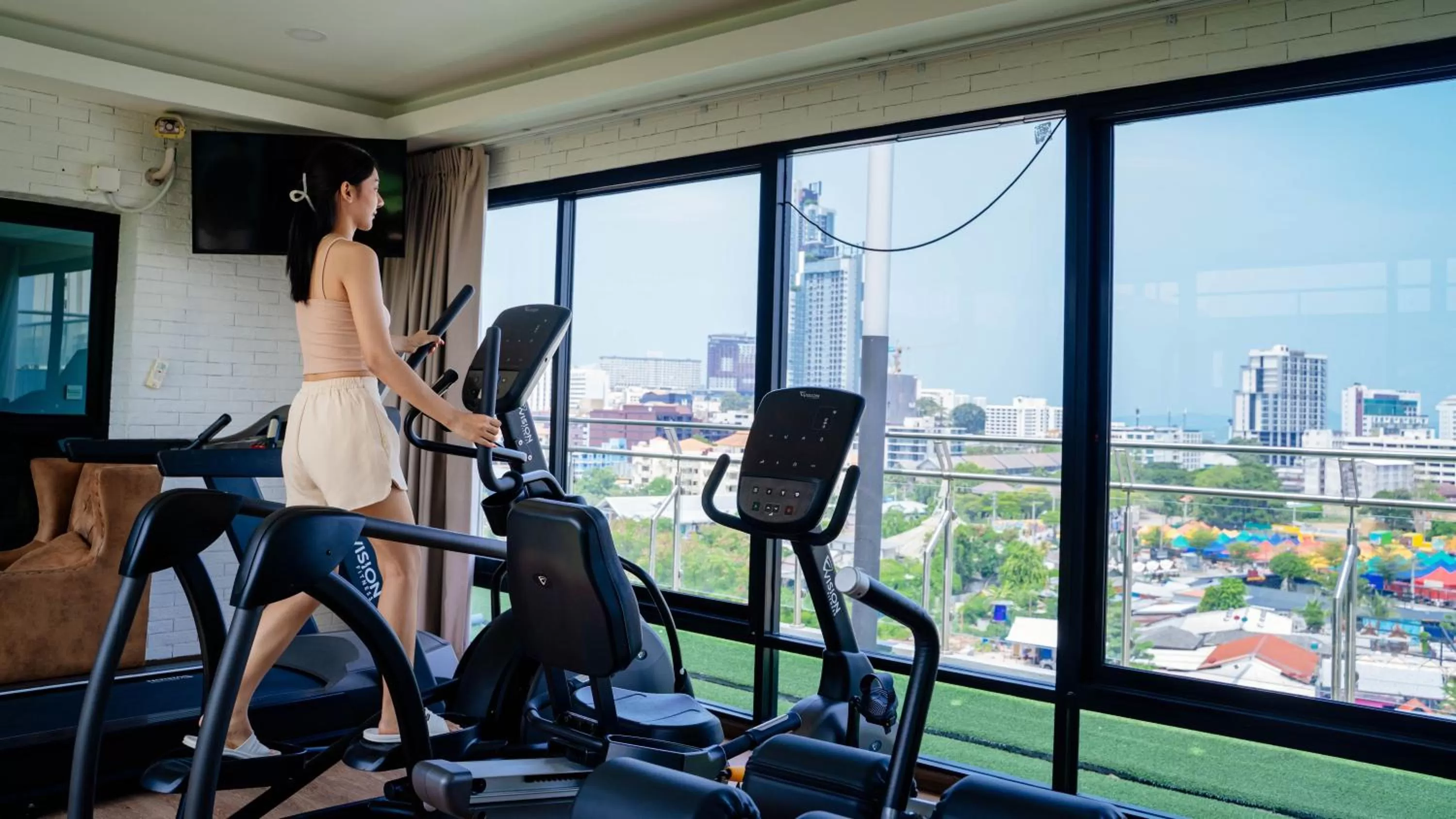 Fitness centre/facilities in SureStay Plus by Best Western T Pattaya