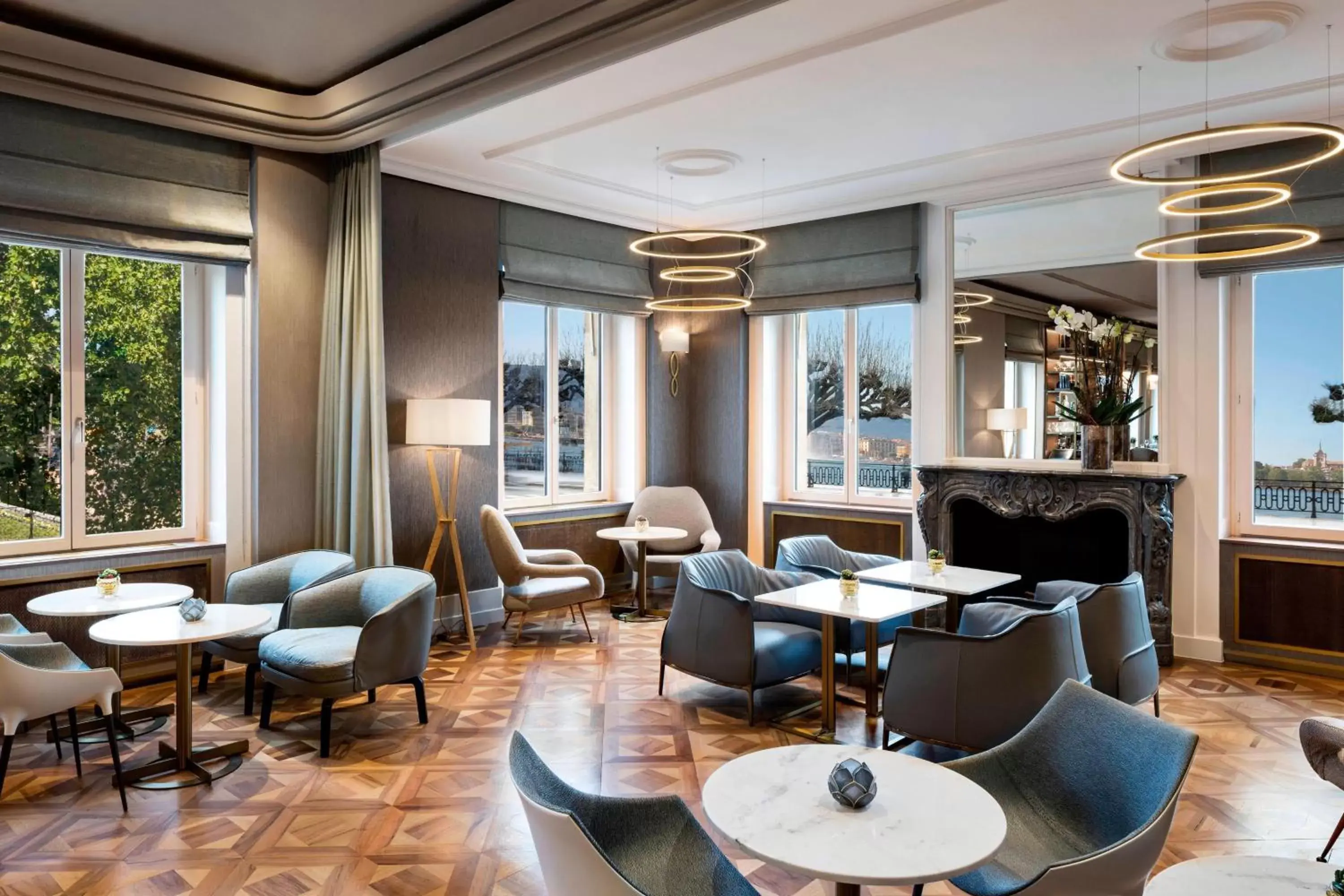 Living room, Lounge/Bar in The Ritz-Carlton Hotel de la Paix, Geneva