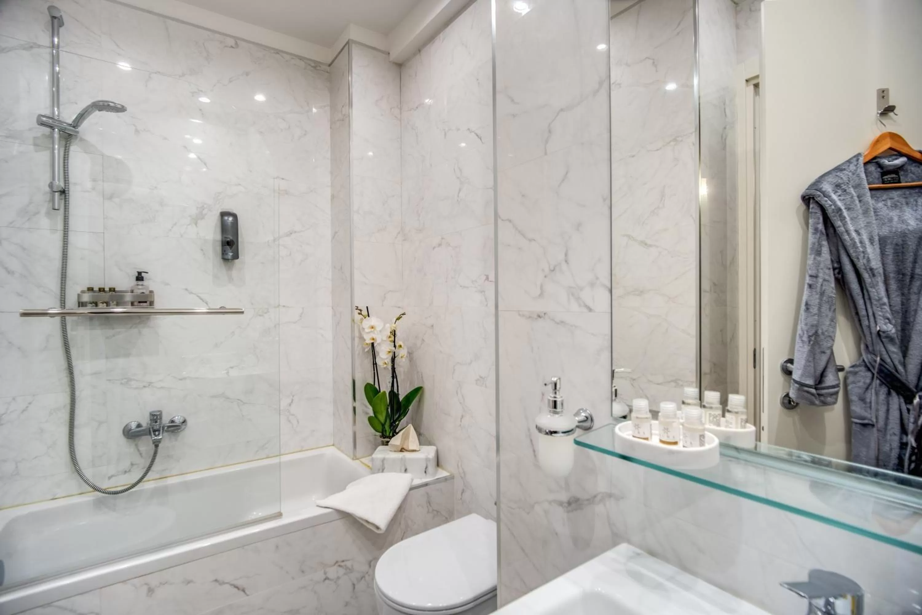 Shower in Hotel San Silvestro