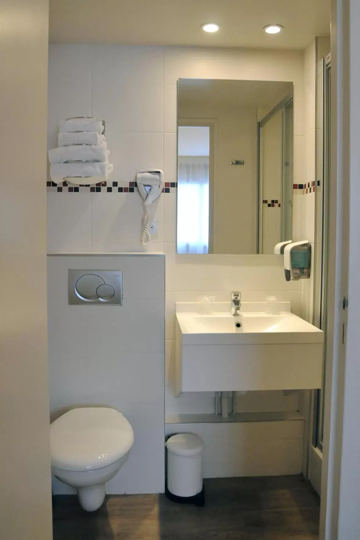 Shower, Bathroom in Hôtel Des Quatrans