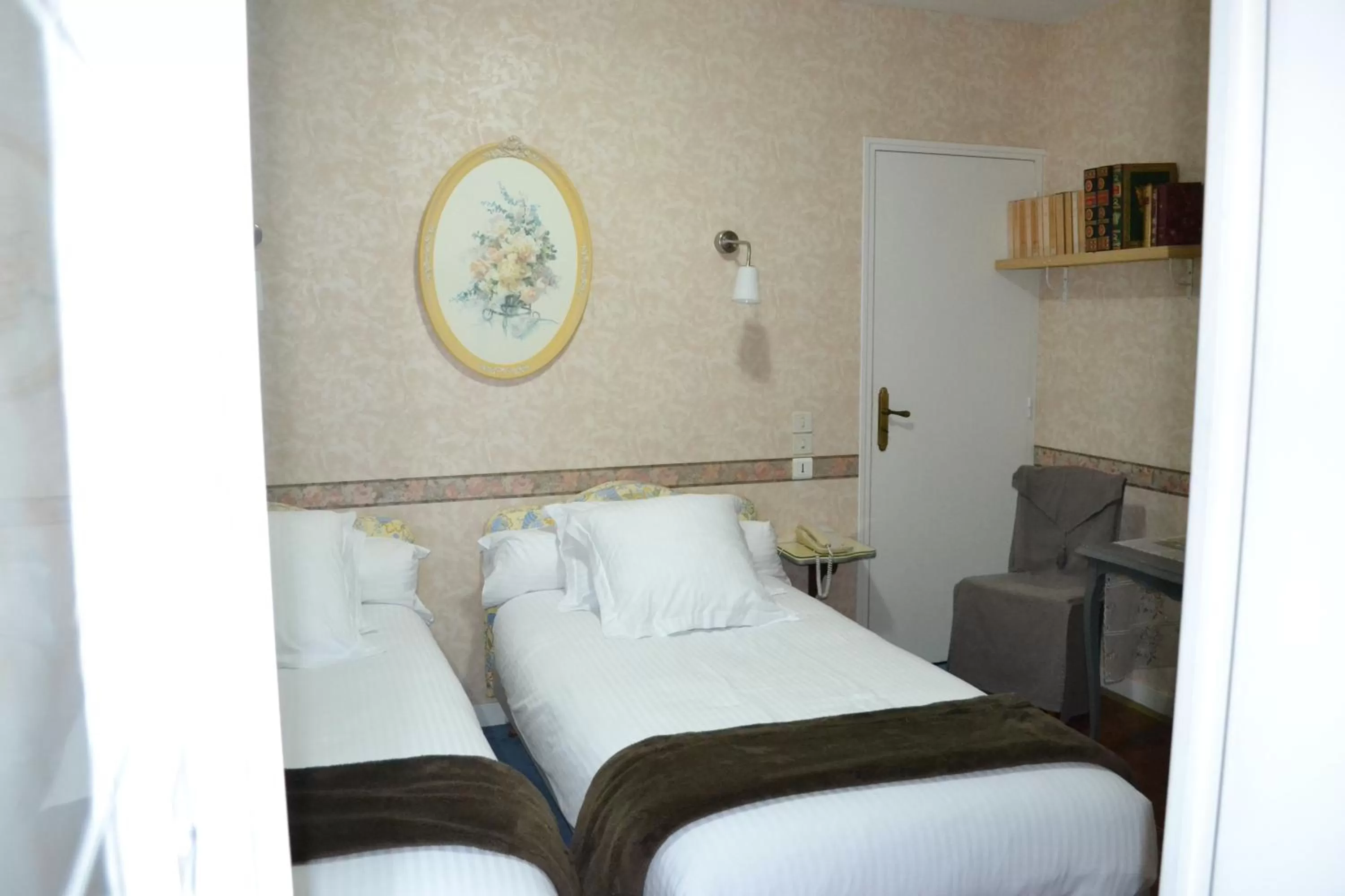 Bed in Hôtel Le Castel