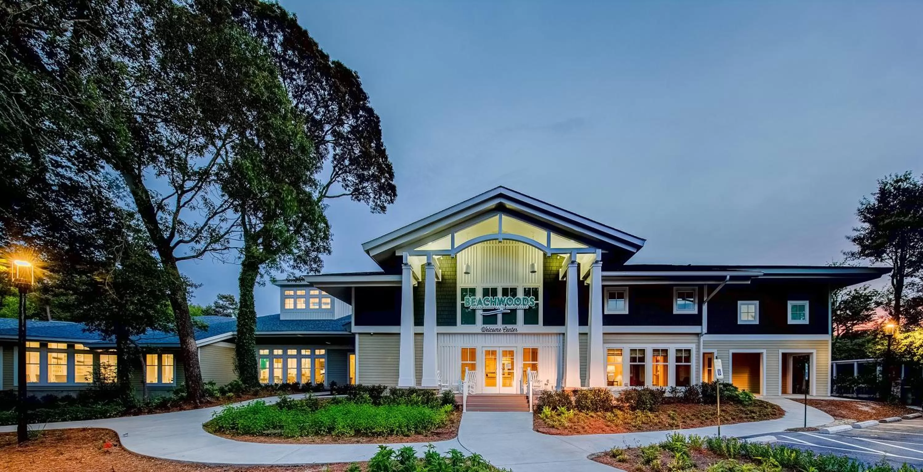 Property building in Hilton Vacation Club Beachwoods Kitty Hawk