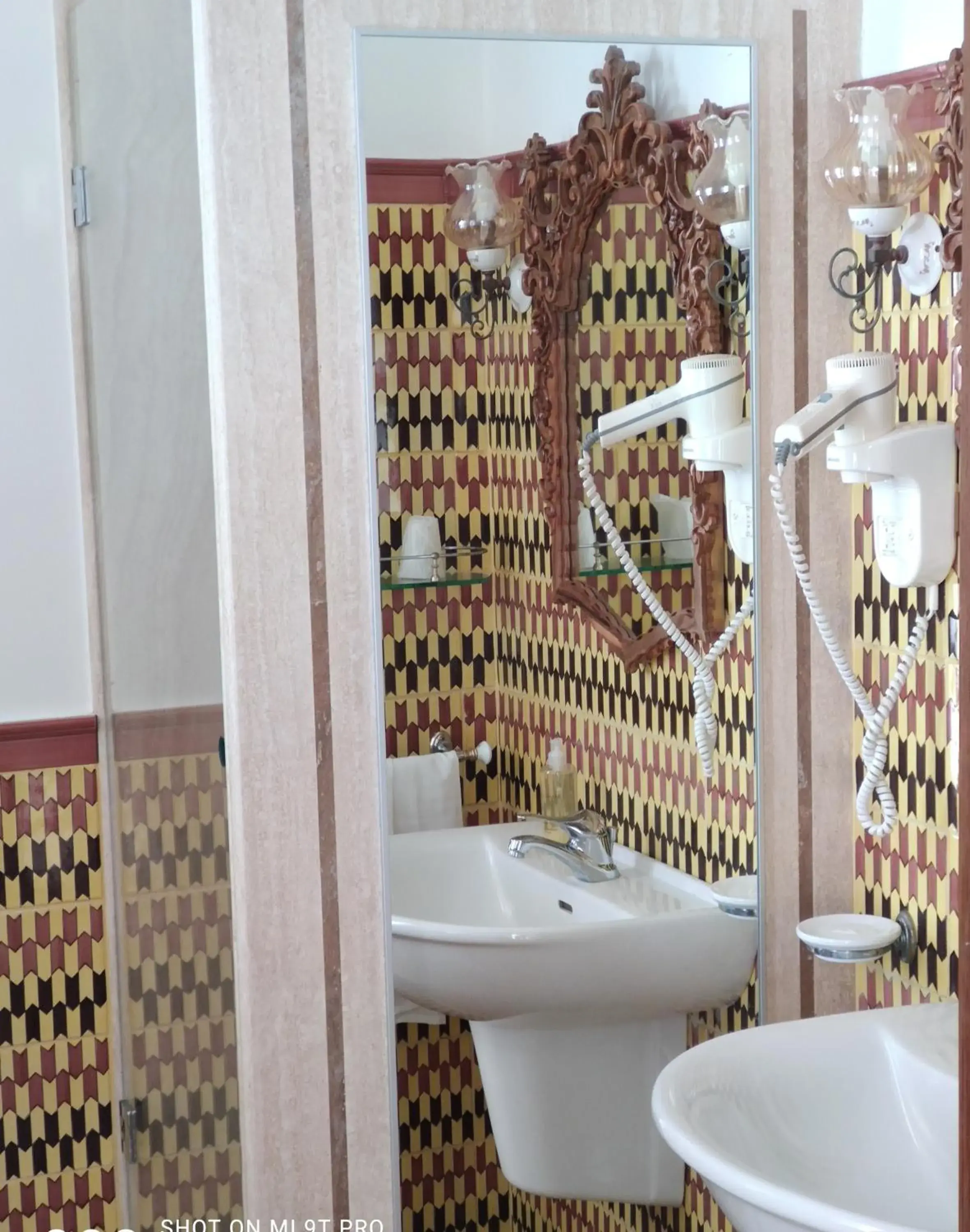 Decorative detail, Bathroom in Taverna Del Capitano