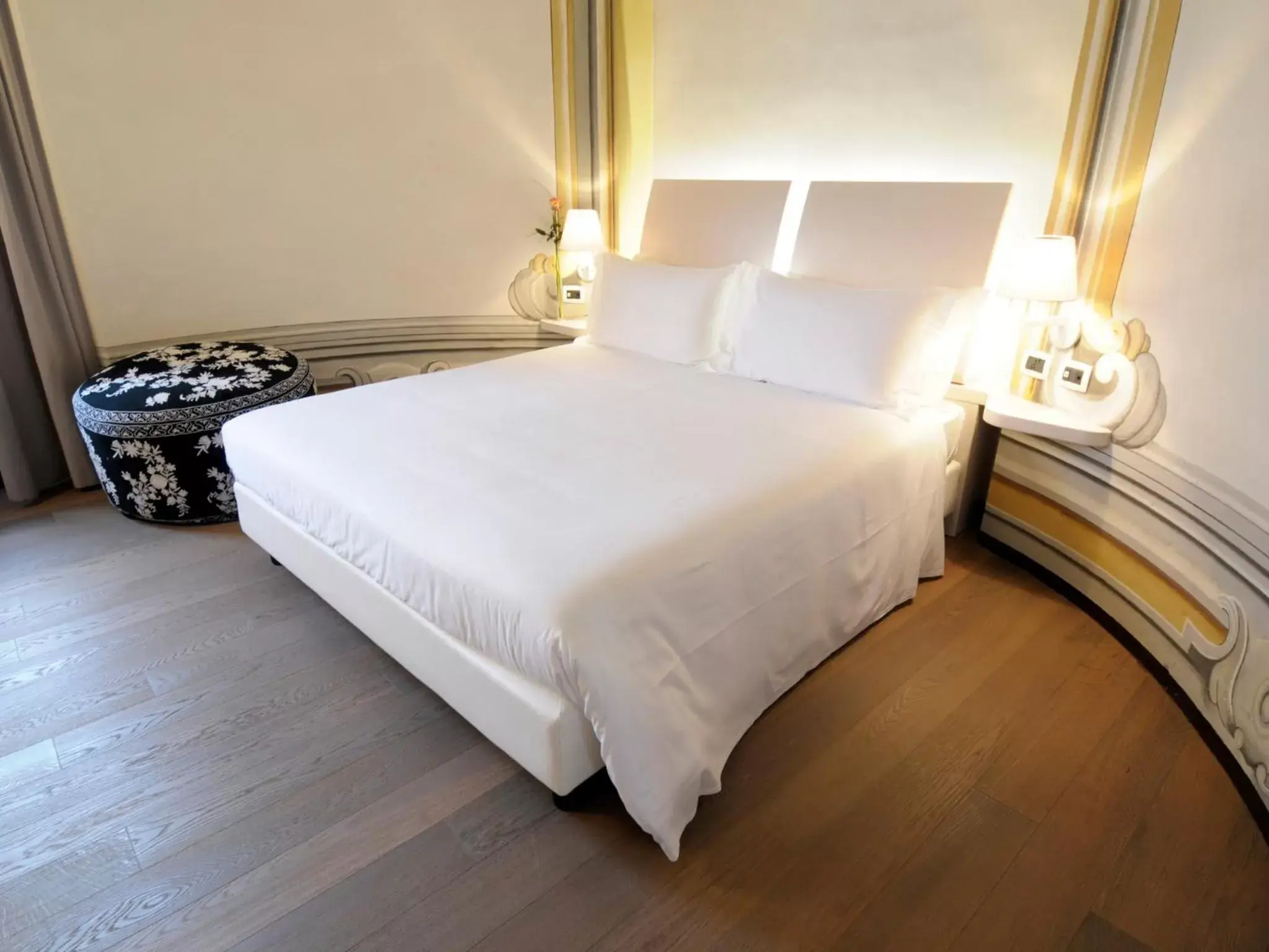 Deluxe Queen Suite in Montaldo Castle & Resort Deluxe Queen Suite in Montaldo Castle & Resort