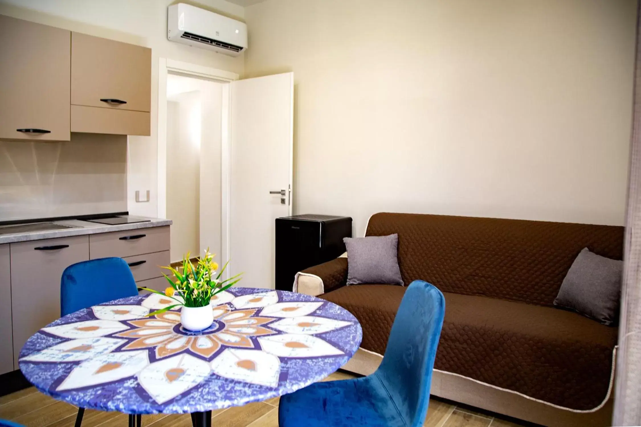 Kitchen or kitchenette, Dining Area in Fiore dei Templi - luxury suite experience