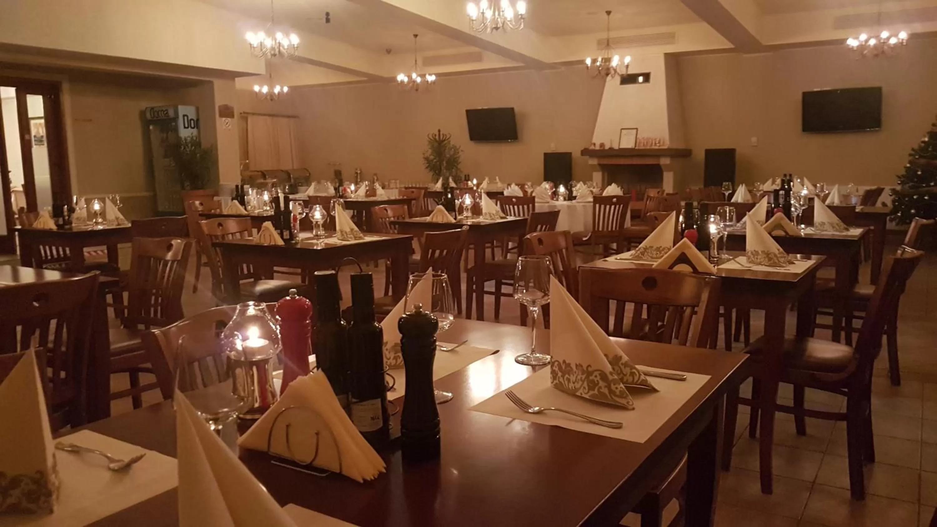 Restaurant/places to eat in Hotel Garden Club